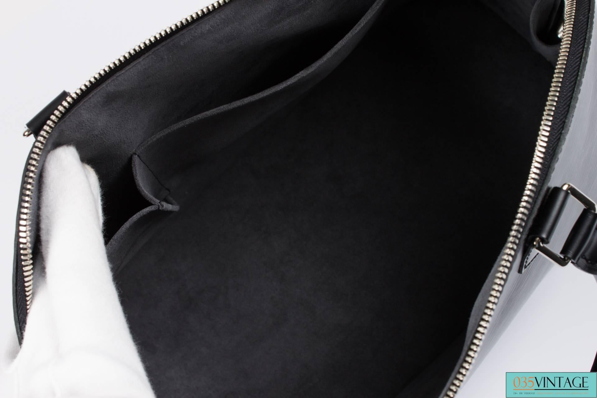 Effortlessly stylish; this is the Louis Vuitton Alma MM in black epi leather. We think this is the most beautiful LV bag everThis Alma bag was designed in the 30-'s by Gaston-Louis Vuitton, the rumour says that even Coco Chanel ordered it. The bag