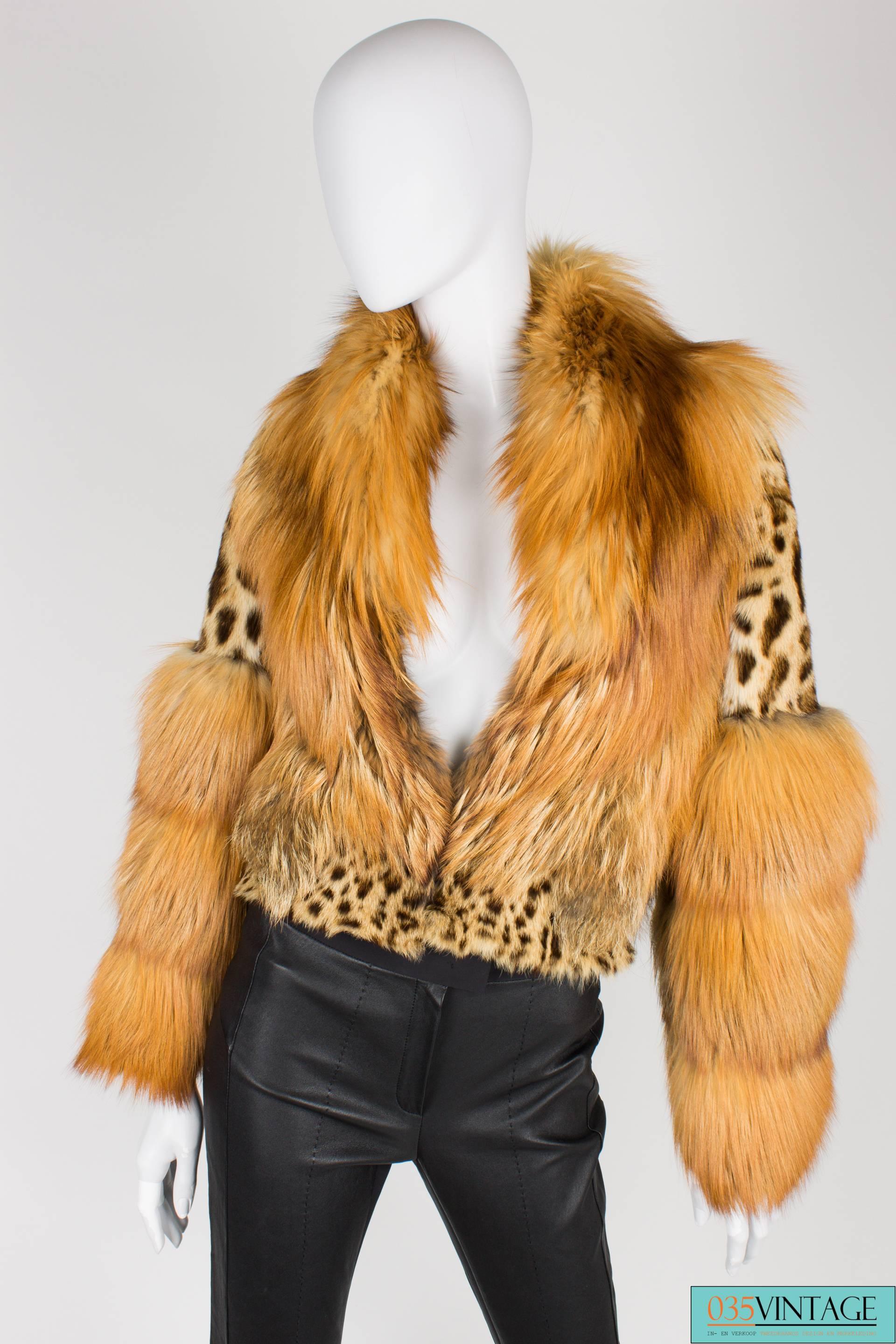 Different kinds of fur are used in this coat by Gucci.

Fully lined with dark brown leather and the lower part of the coat is removable. So you will be able to wear it as a mantle or short like a jacket.

On the sleeves and in the waist the fur