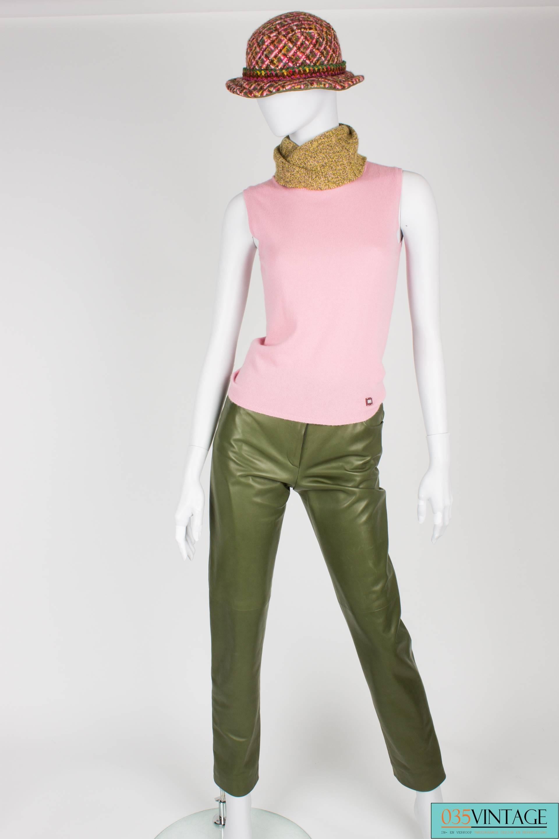 Chanel 4-pcs Suit Coat, Hat, Pants & Top - pink/green bouclé 2001 1