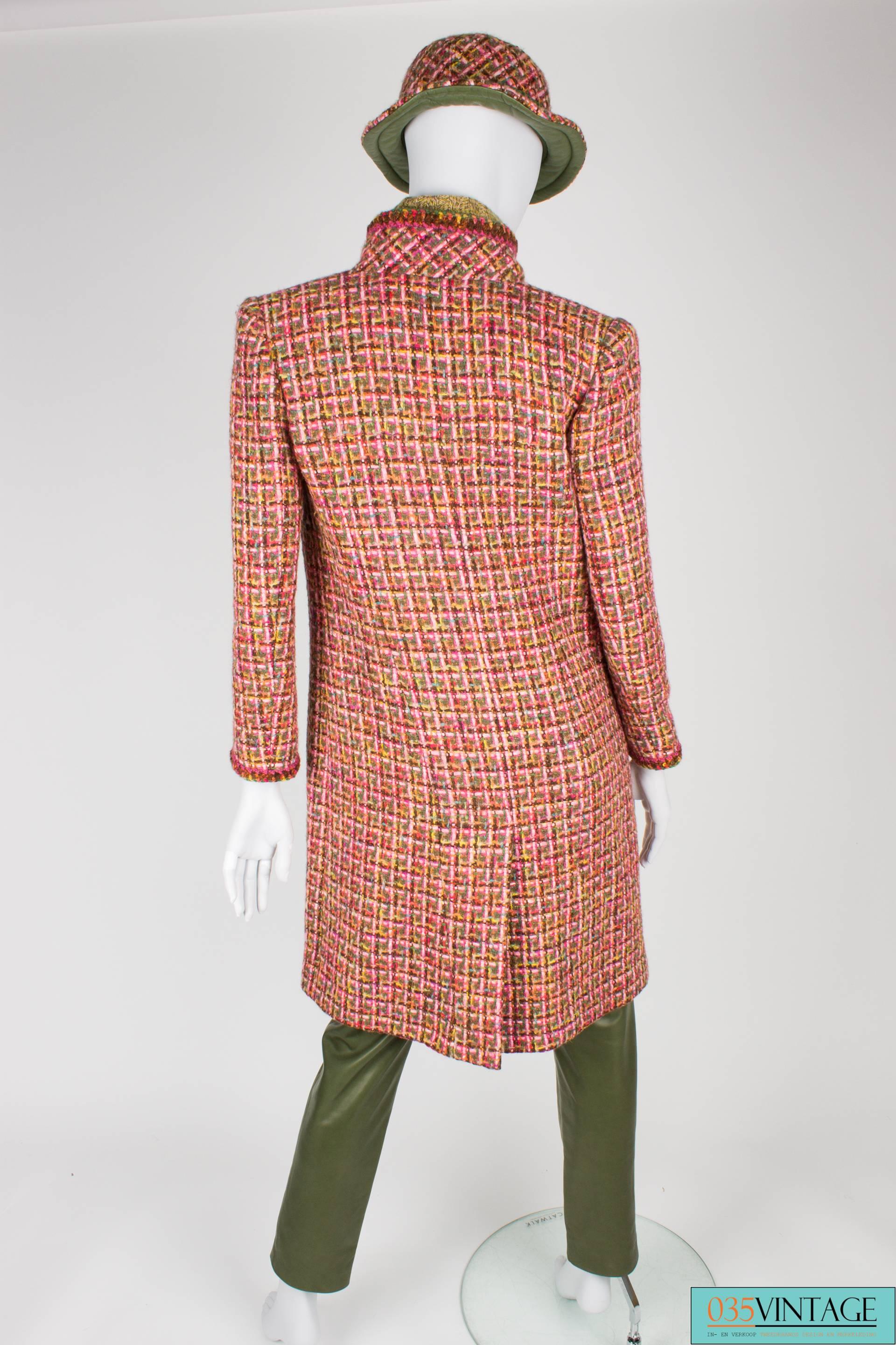 Chanel 4-pcs Suit Coat, Hat, Pants & Top - pink/green bouclé 2001 2