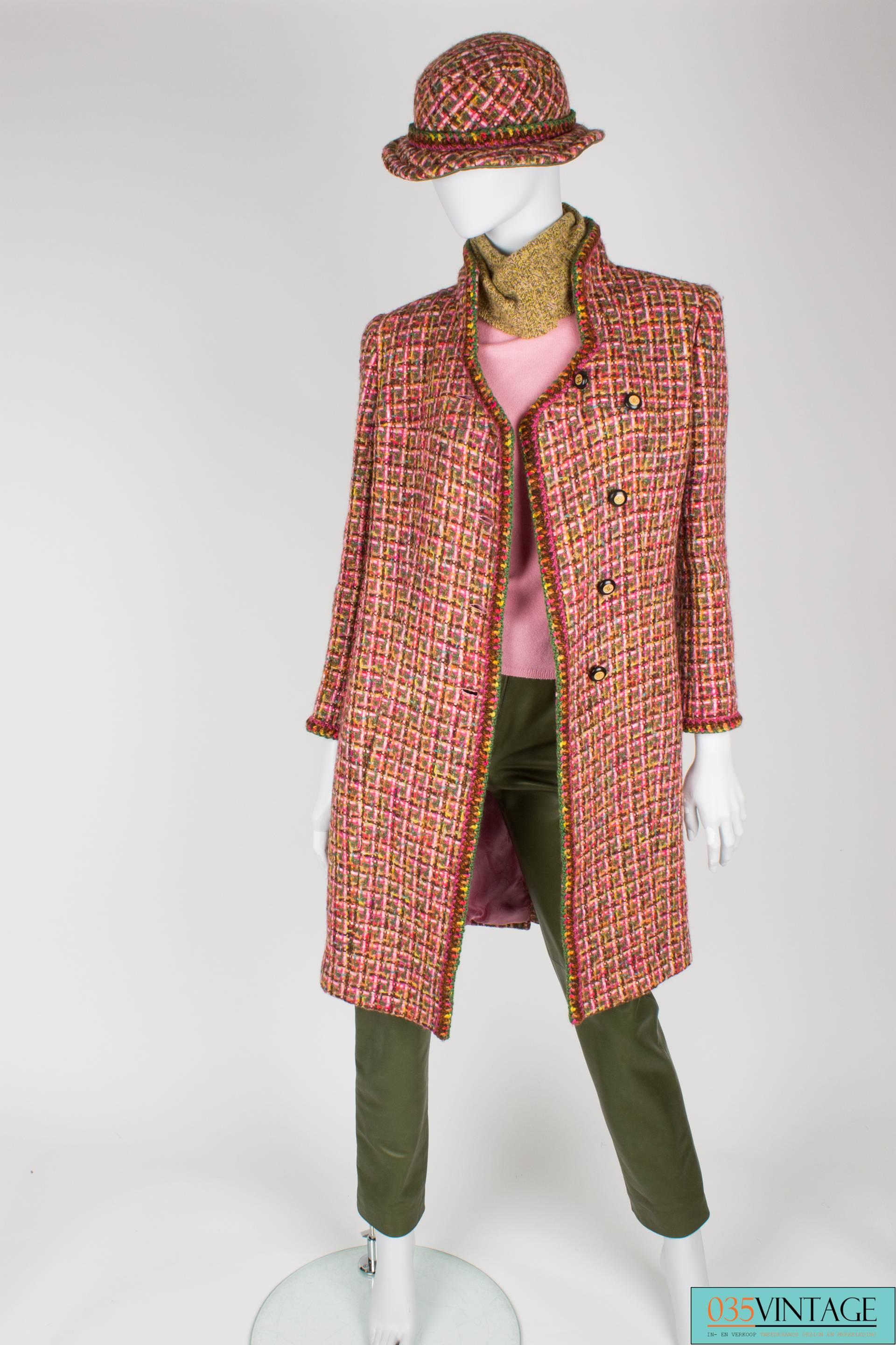 Chanel 4-pcs Suit Coat, Hat, Pants & Top - pink/green bouclé 2001 3