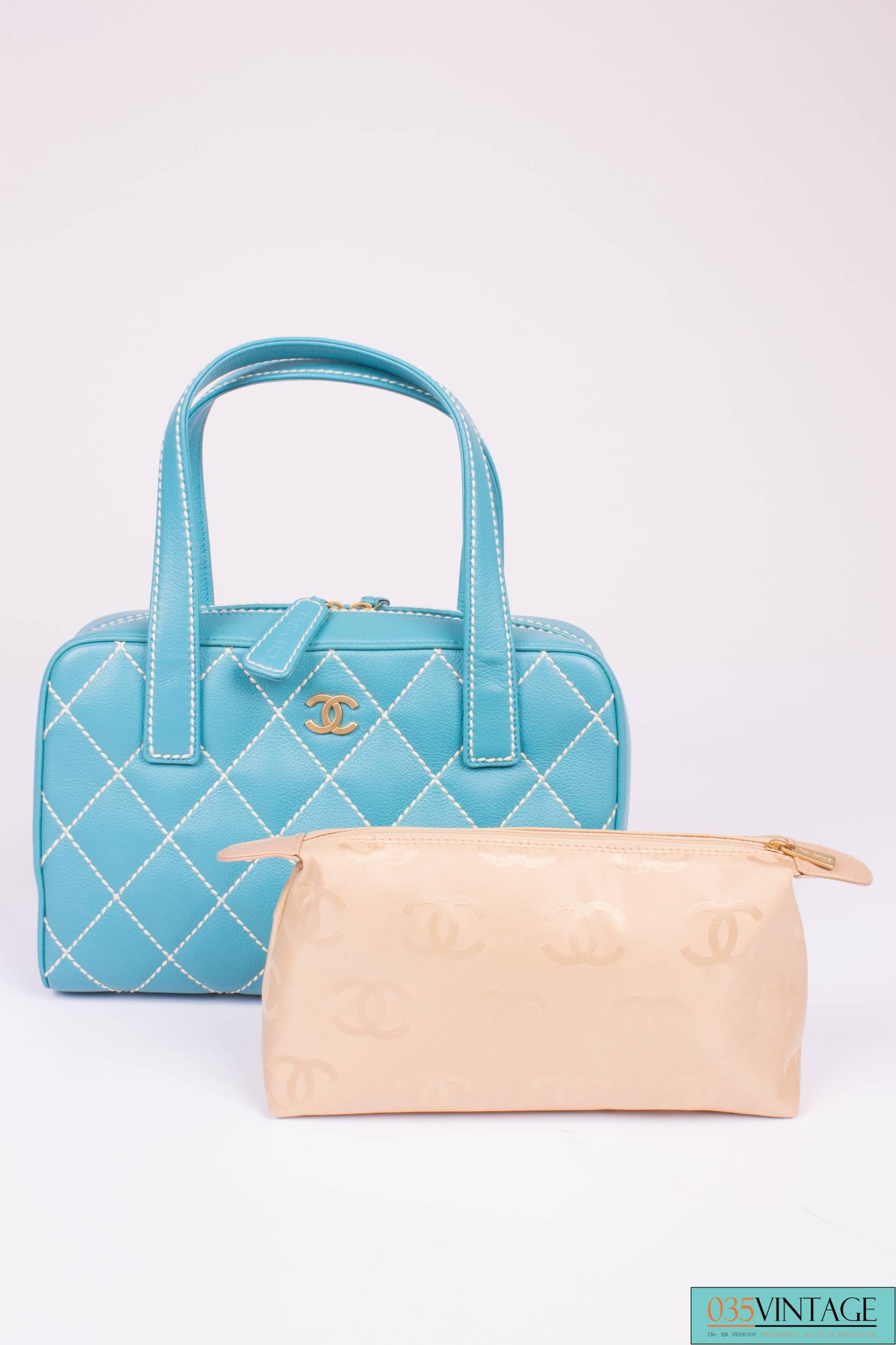 Chanel Wild Stitch Quilted Zip Tote Bag - blue leather In New Condition In Baarn, NL