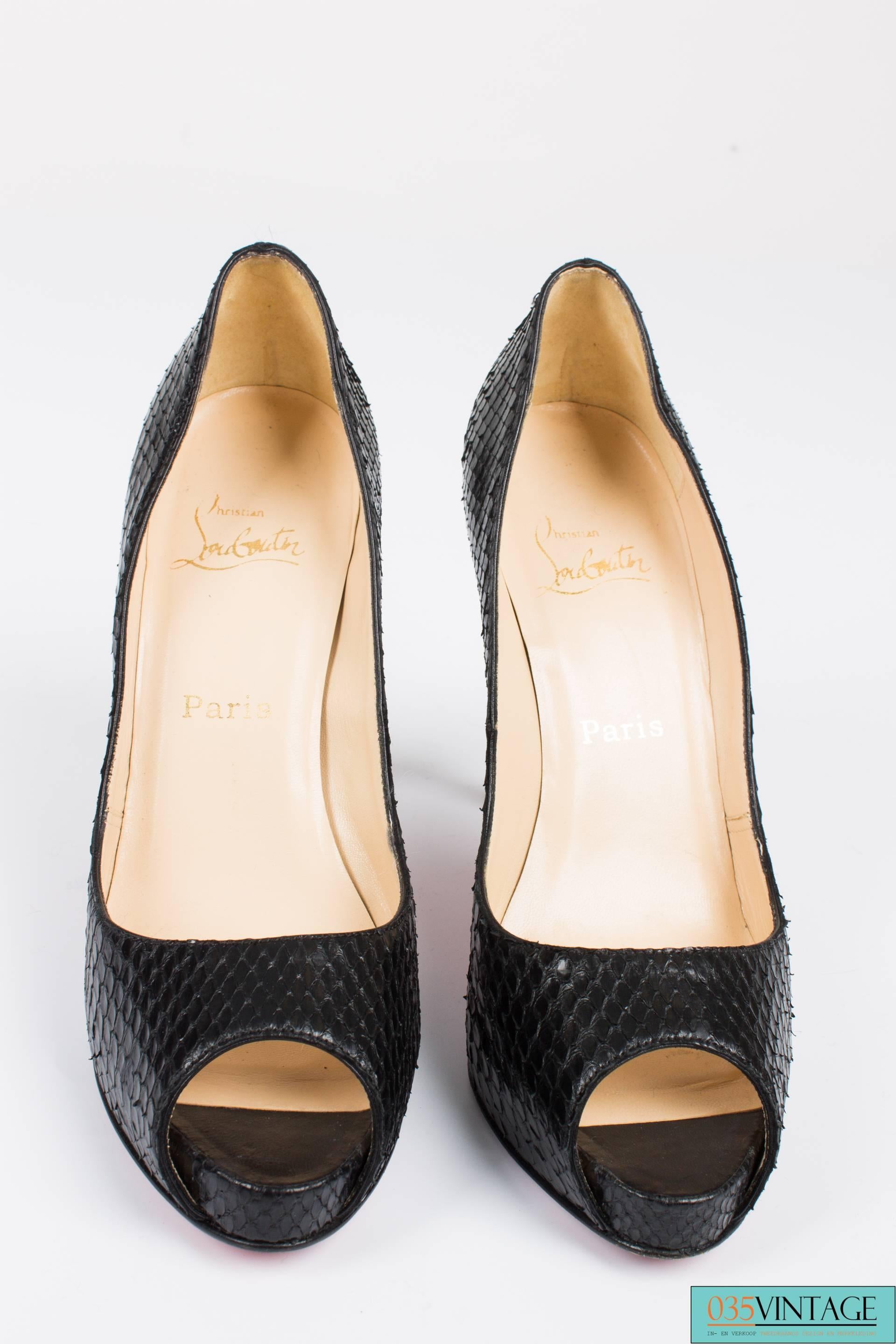 Originals! Beautiful Christian Louboutin peep-toe pumps made of black python leather.

Stirdy and sky high with a hidden platform. This platform measures 2 centimeters and the heel 12 centimeters. As good as new, maybe walked on once. The interior