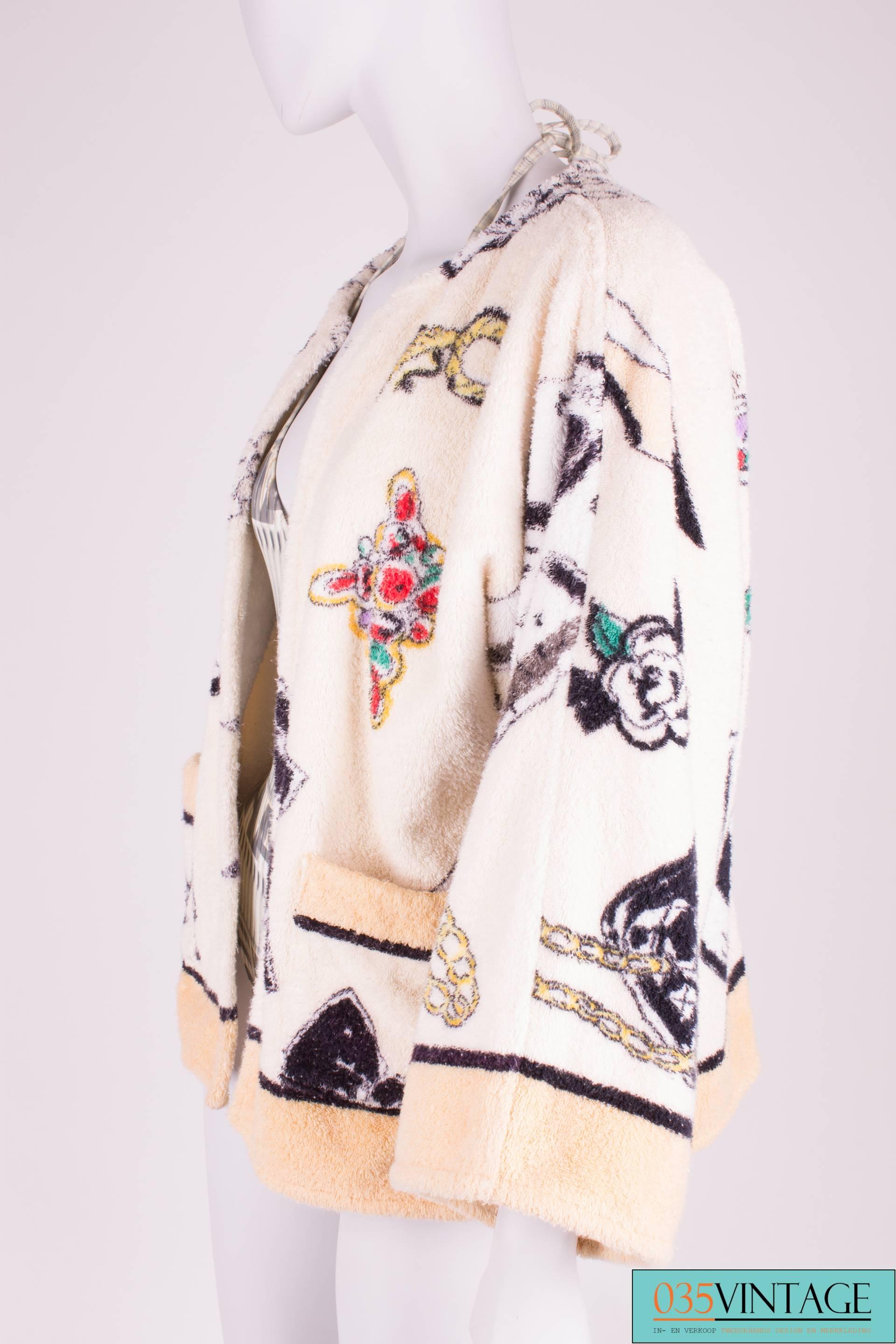 Chanel Printed Terry Cloth Bathrobe Vintage 1994 - white In Excellent Condition In Baarn, NL