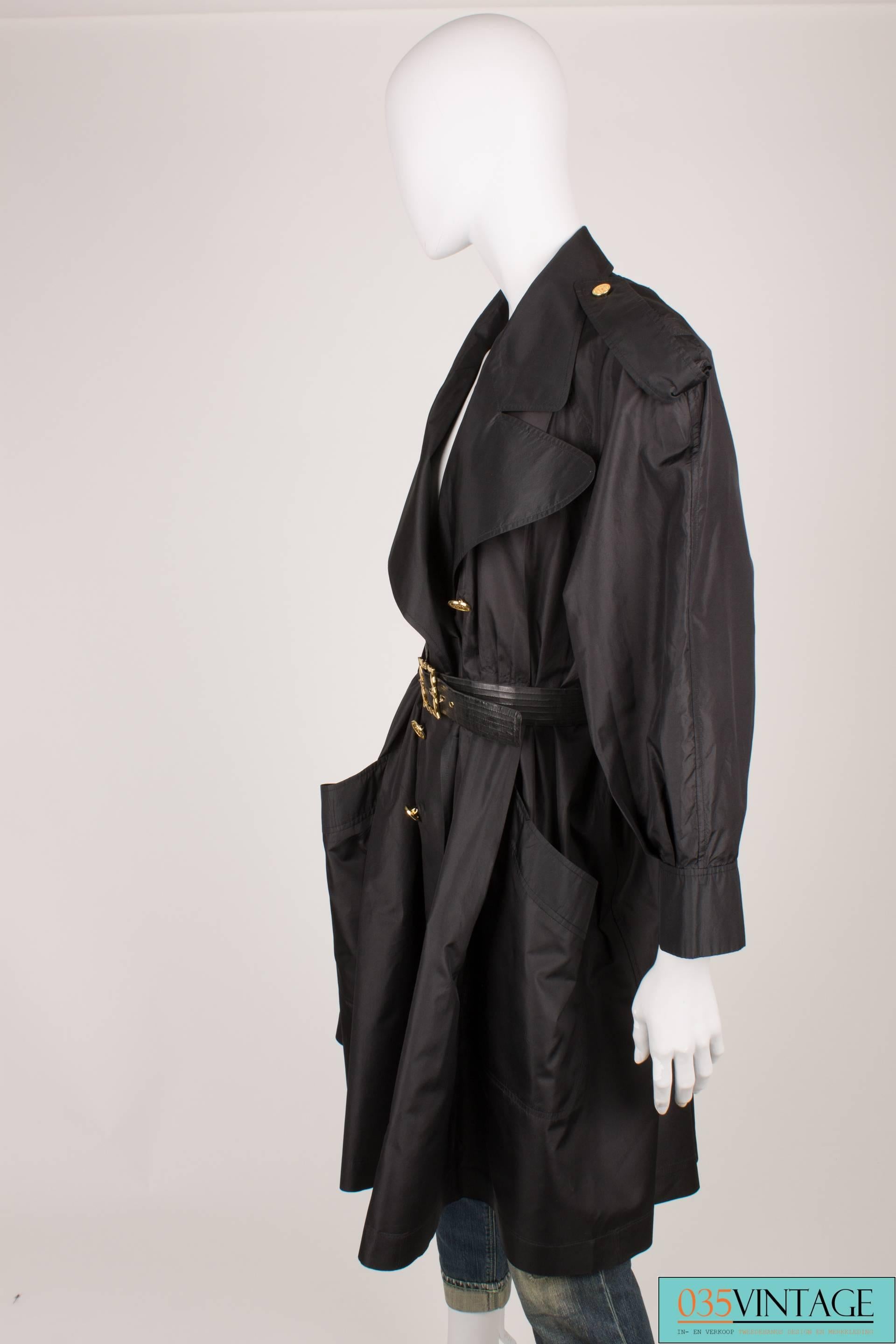 Black Chanel Vintage Trenchcoat - black 1988