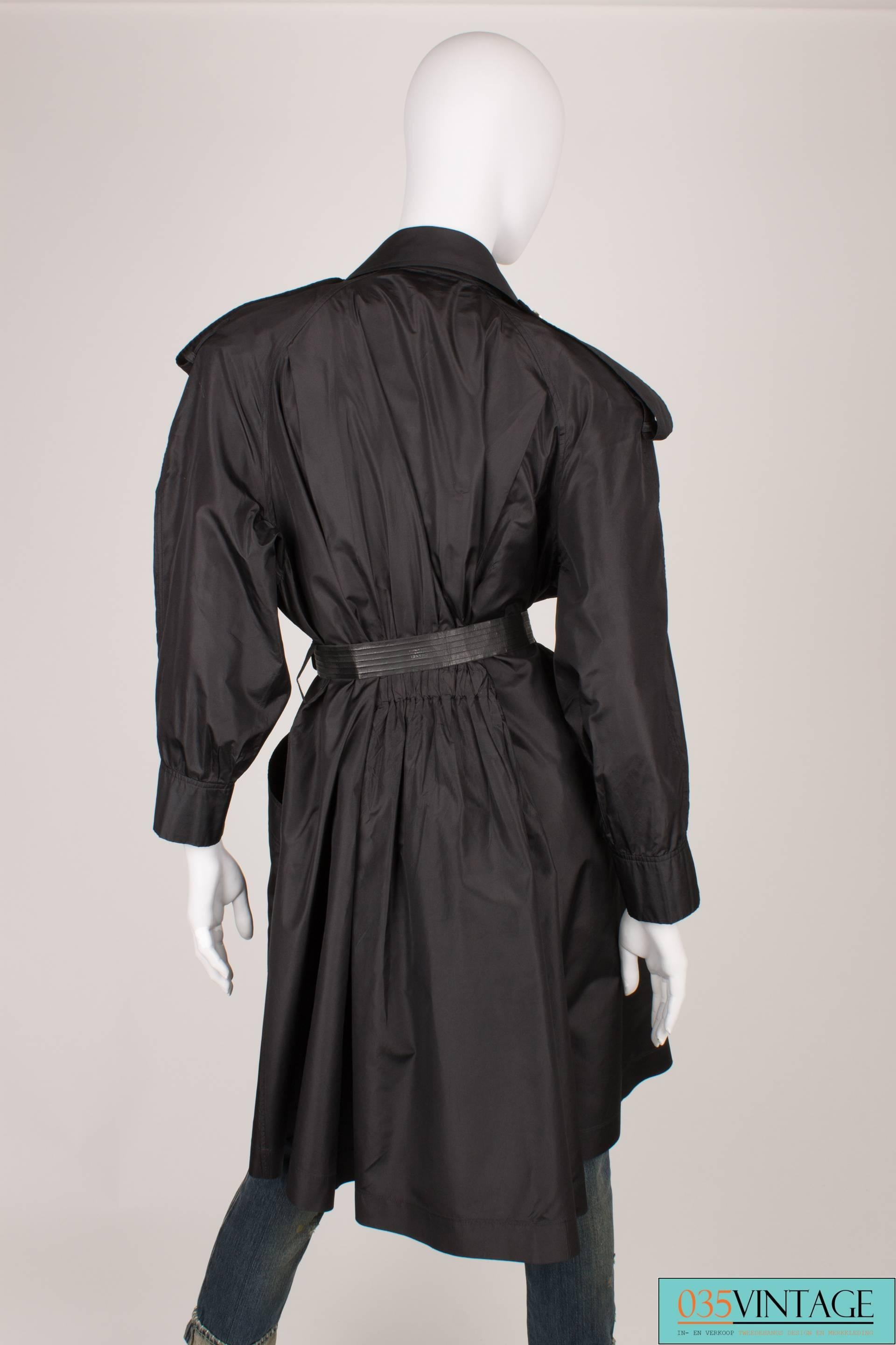 Chanel Vintage Trenchcoat - black 1988 In Excellent Condition In Baarn, NL