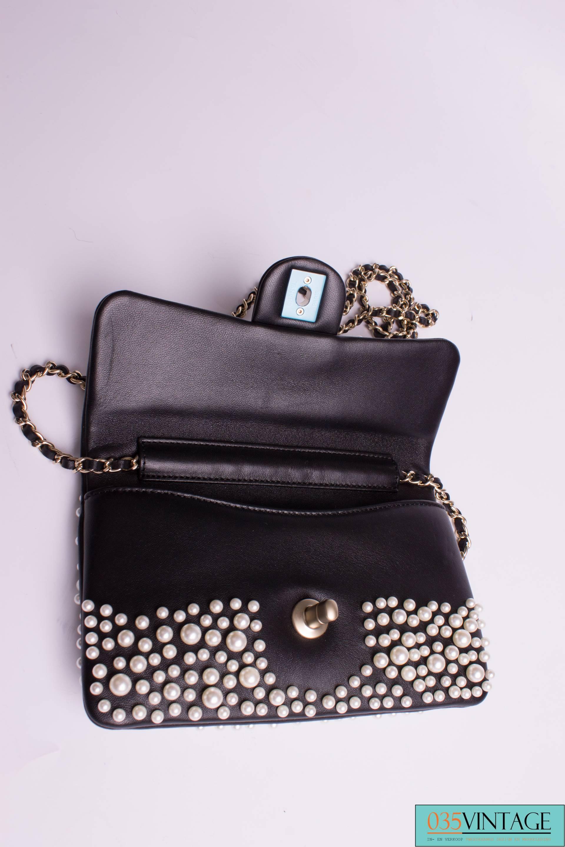 chanel flap bag pearl