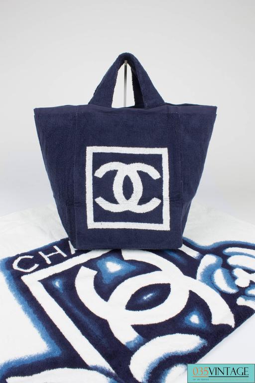 navy and white beach bag