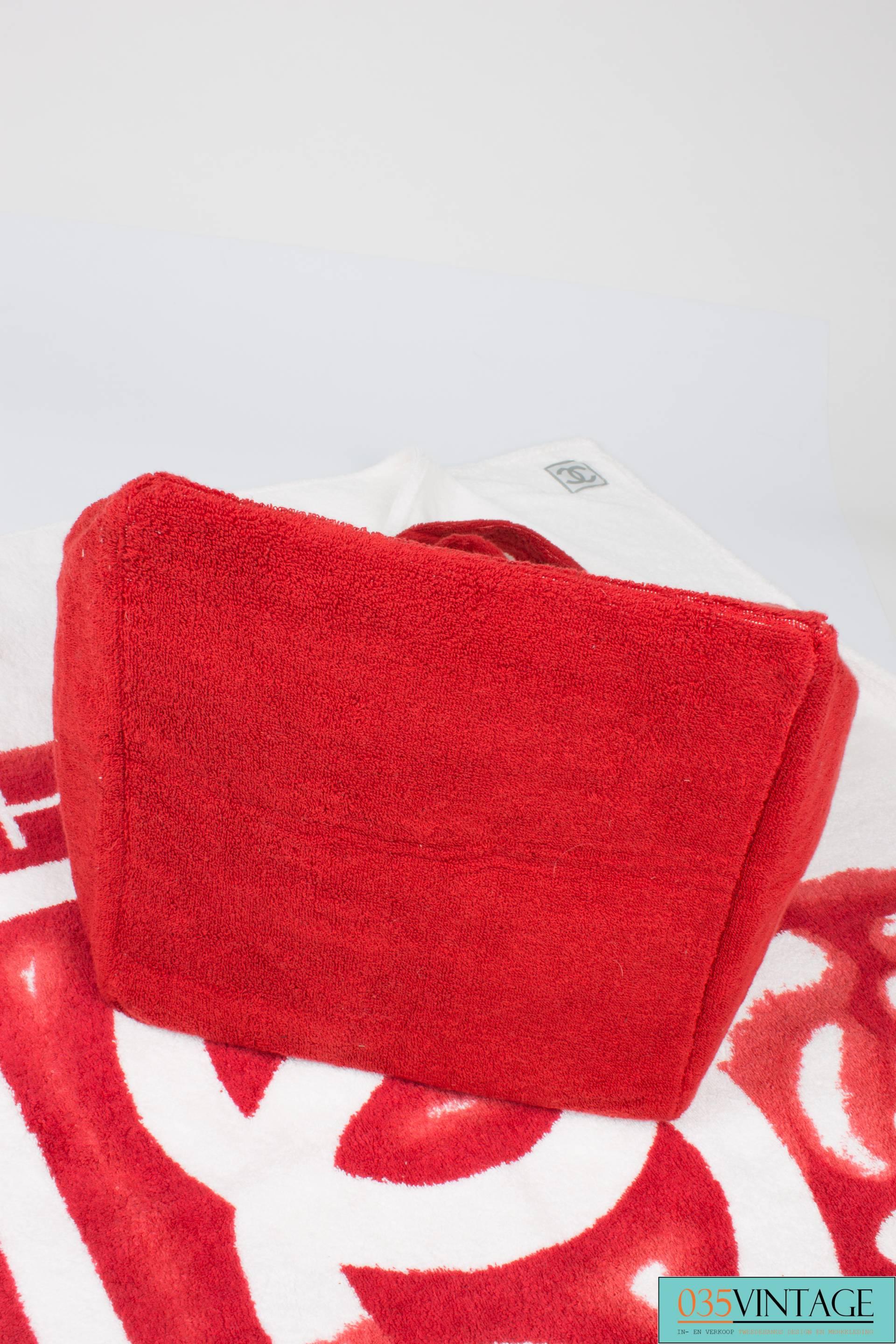 Chanel Beach Bag and Towel - red/white terry cloth  In Excellent Condition In Baarn, NL
