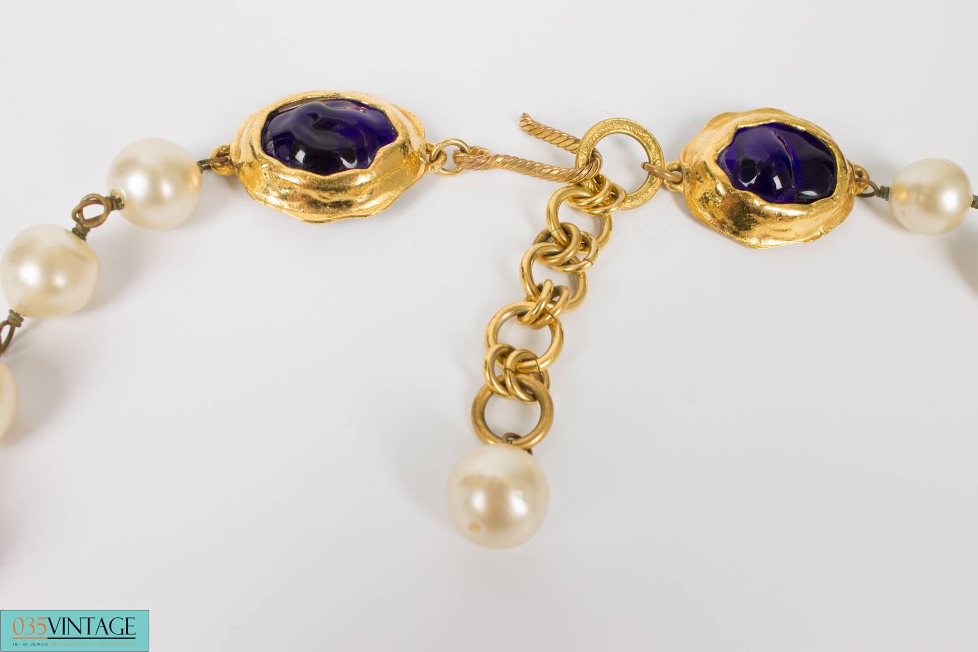 Chanel Pearl and Oval Gripoix Necklace Vintage - gold In Excellent Condition In Baarn, NL