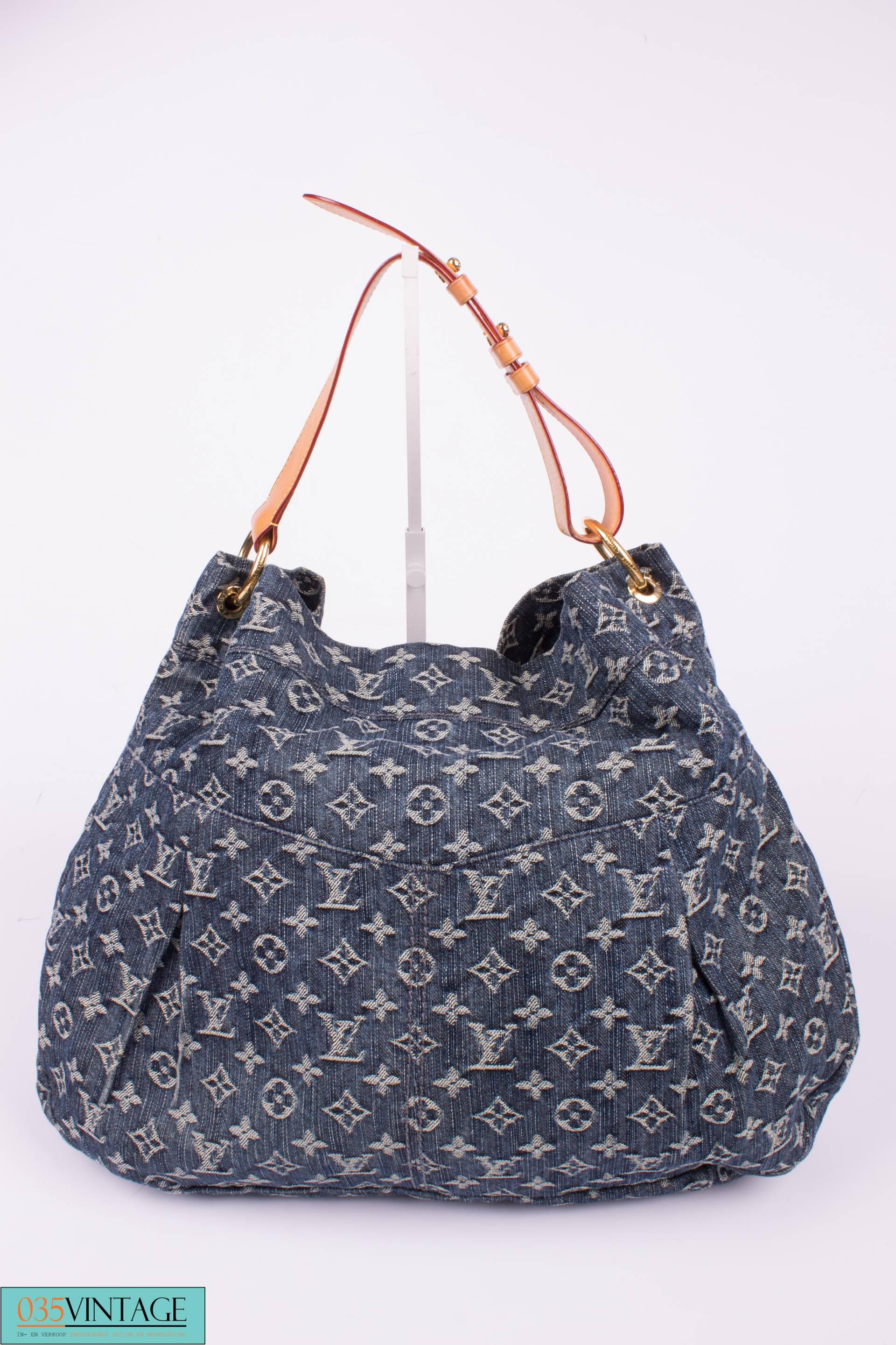 Louis Vuitton Denim Daily GM Bag - blue In Excellent Condition In Baarn, NL