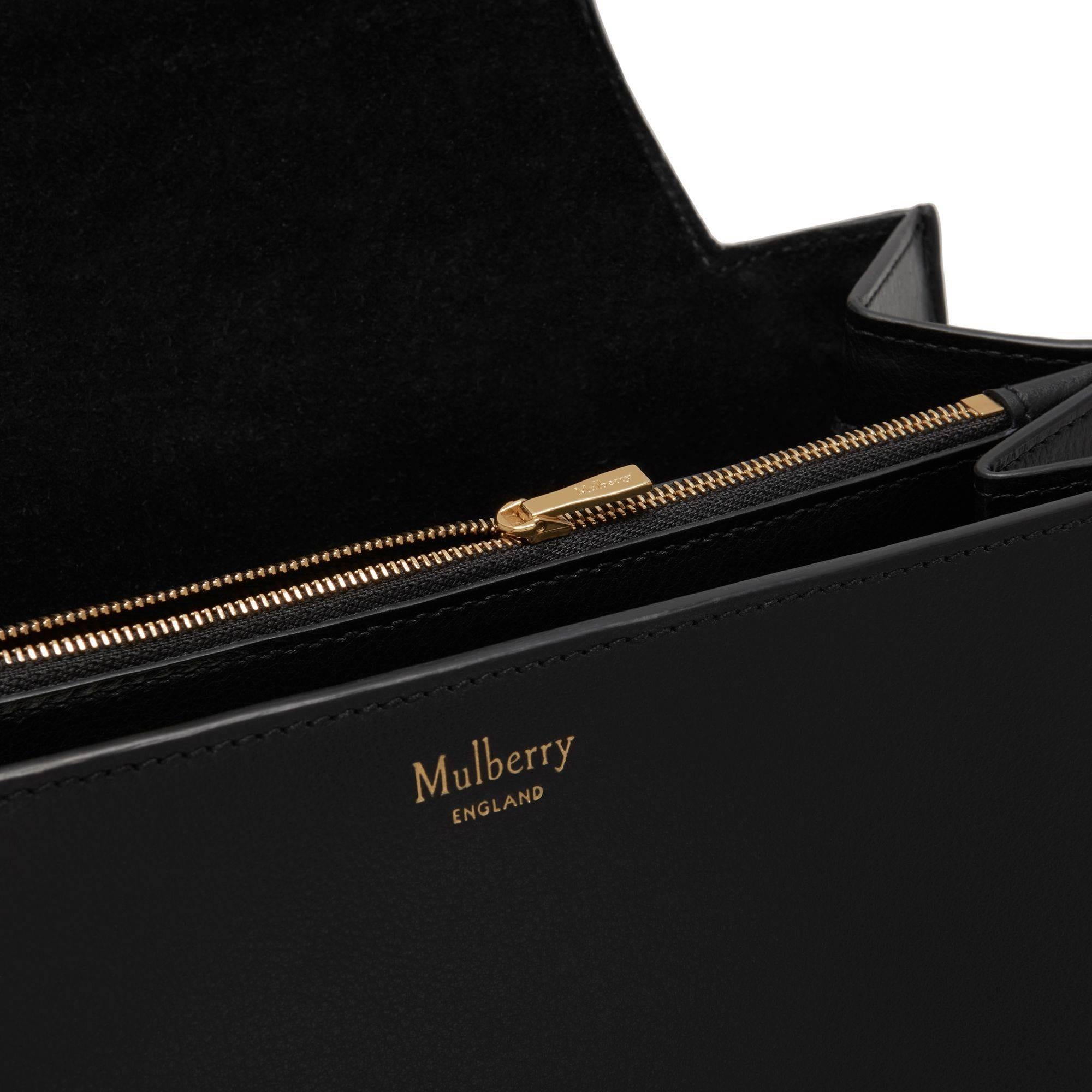 From the Mulberry Spring/Summer 2017 Runway Collection: this is the Pembroke Stripe Shoulder Bag.

This bag has a very modern and graphical look and is crafted in black and white leather. Gold tone hardware and lock. A detachable shoulder strap that