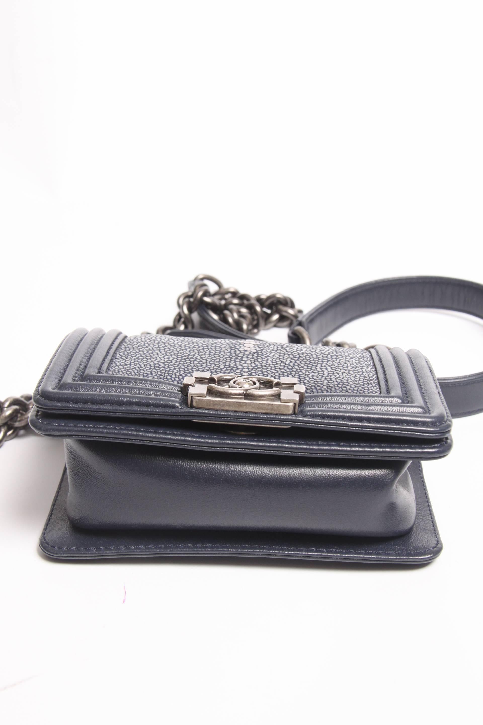 chanel boy bag stingray
