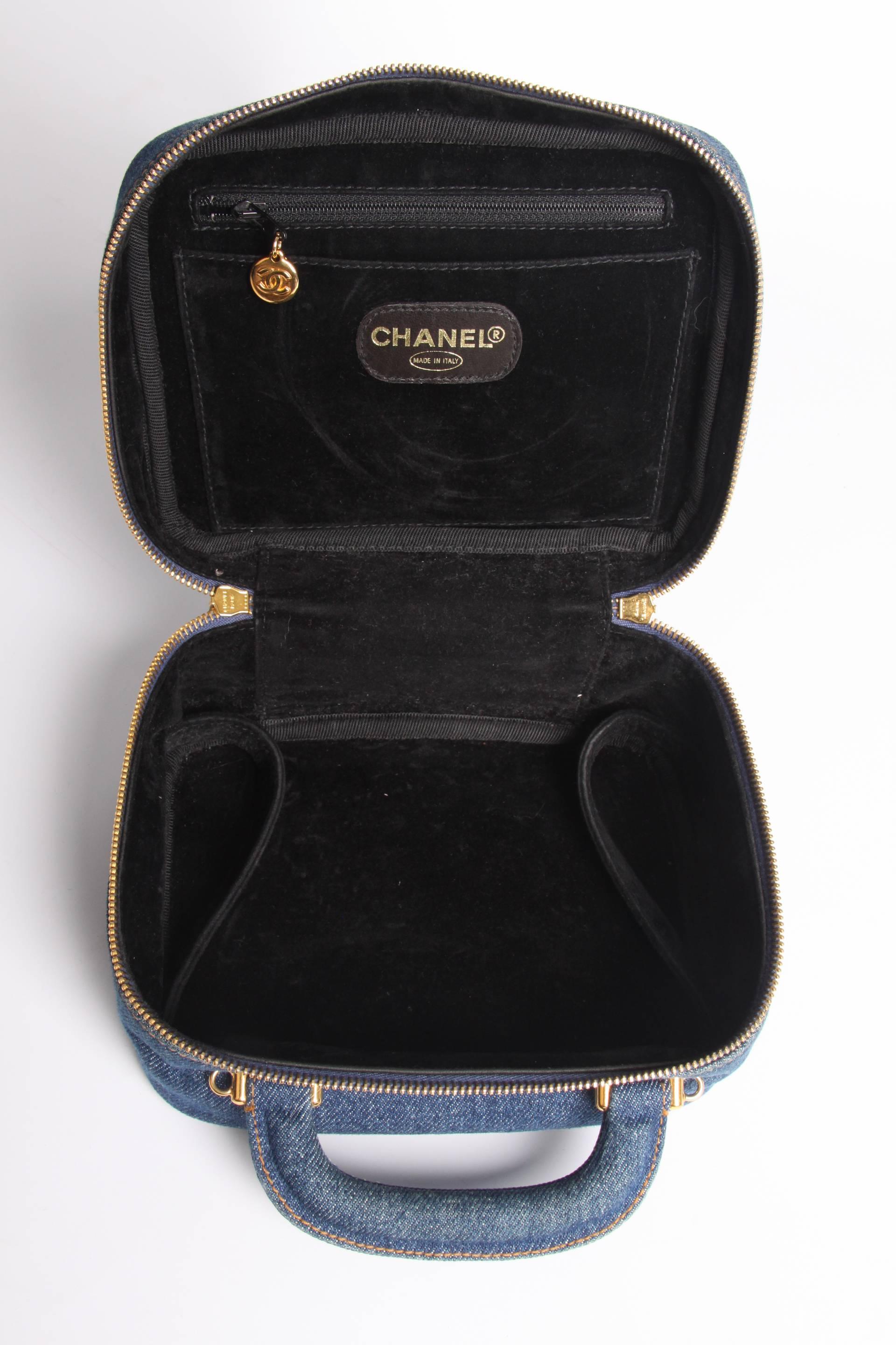Gray       Chanel Vanity Bag Denim Vintage - blue 1996