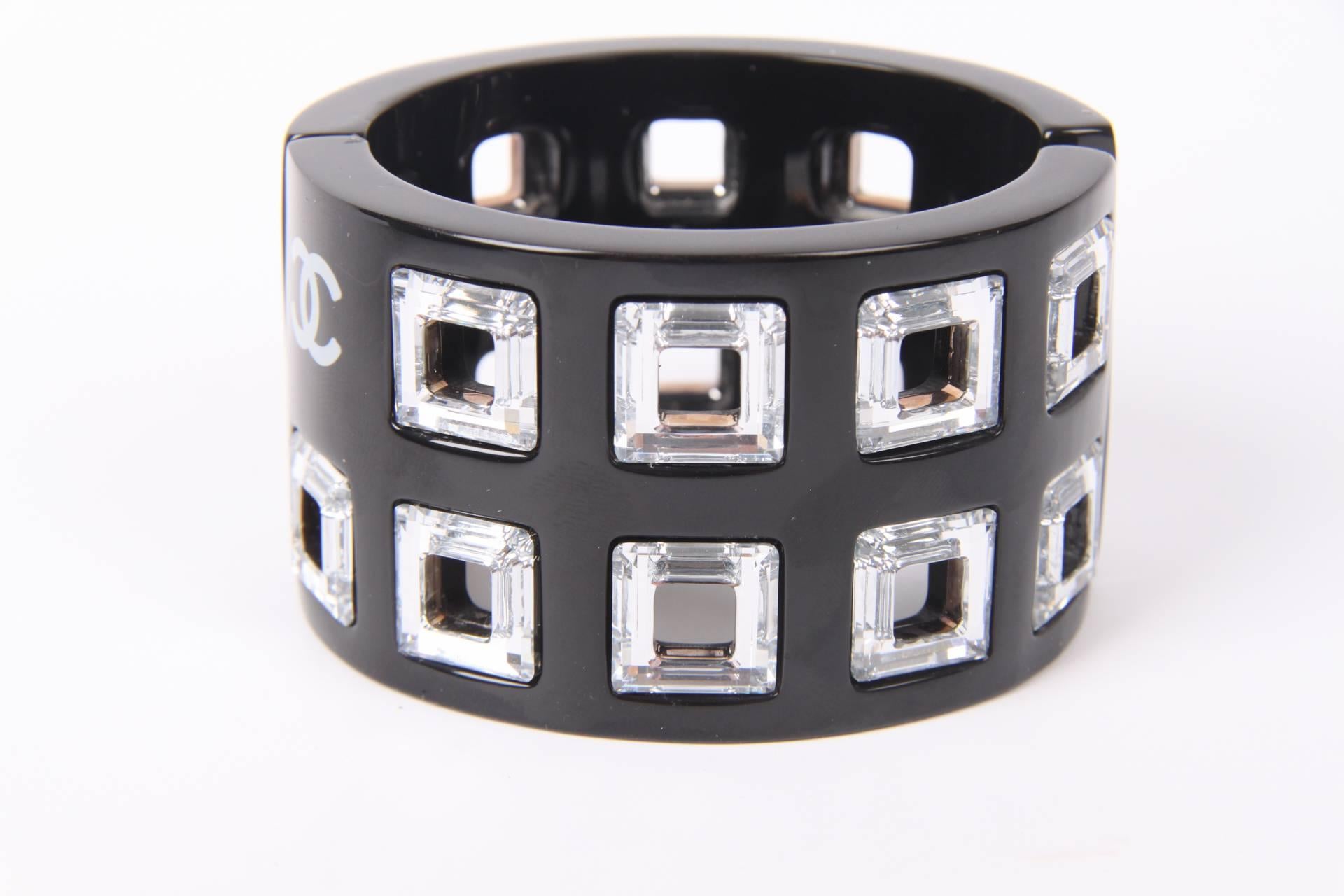 This bracelet in black and white is chic and timeless. Chanel calls this collection Black & White Crystal Cube, it's from the 2006 Cruise Collection.

Made of black resin and covered with white square crystals that measure 1,5 x 1,5 centimeters.