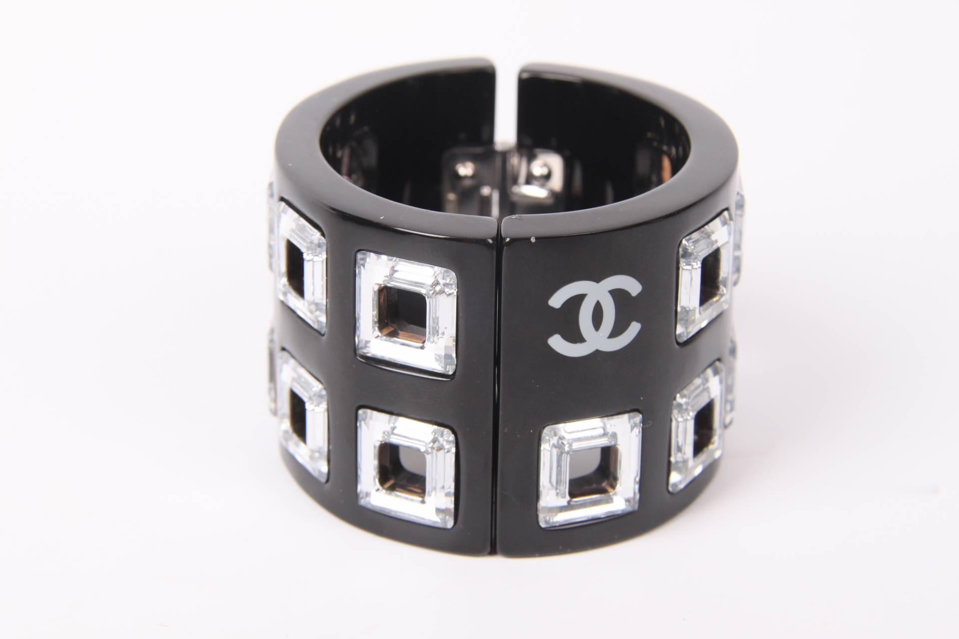 Chanel Black & White Resin Crystal Cube Bracelet 2006 In Excellent Condition In Baarn, NL