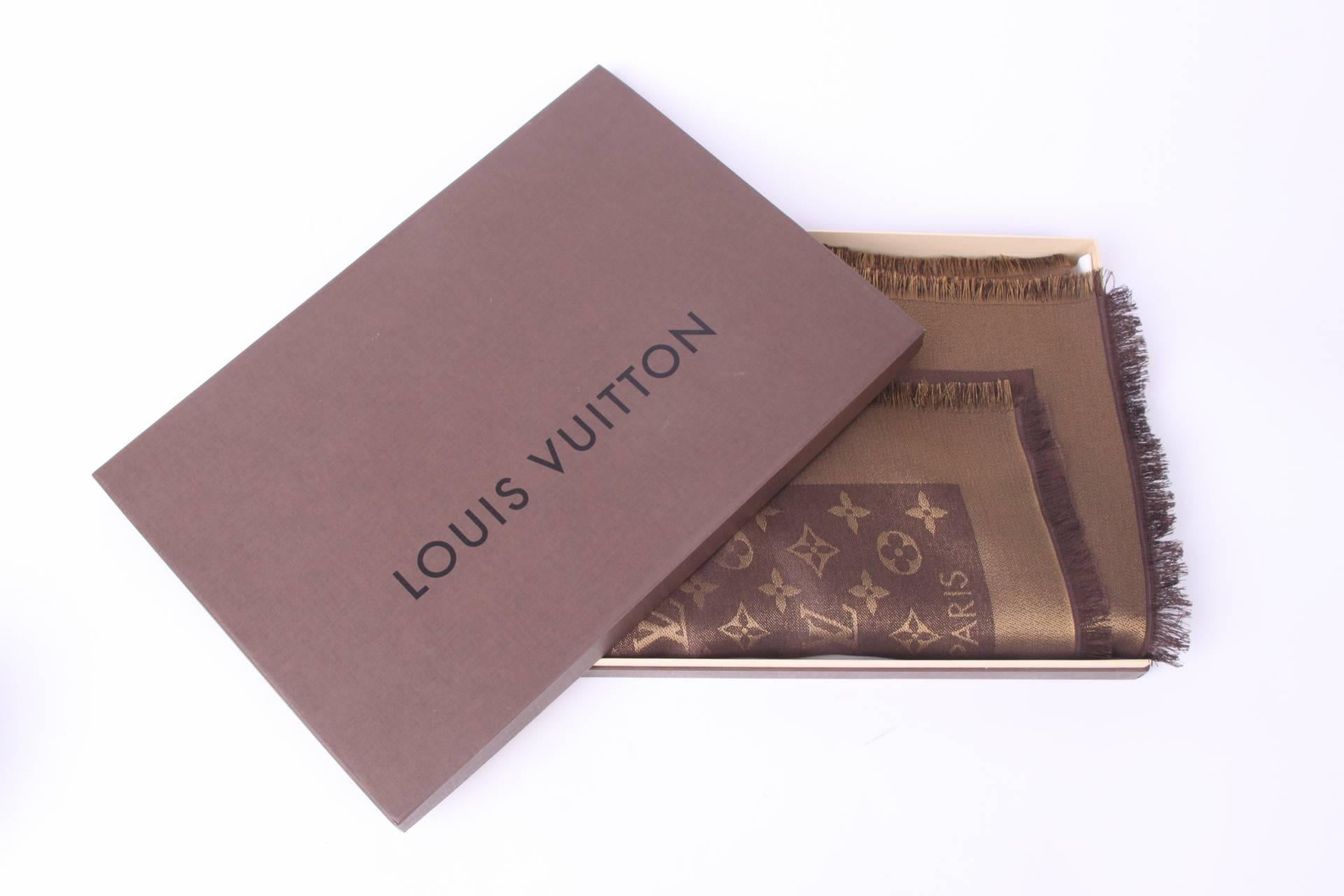 Rather large scarf by Louis Vuitton in dark brown and gold. 

This shawl measures as much as 140 x 140 centimeter and is covered with Louis Vuitton Monograms. Very sophisticated design, the golden part has a subtle shine. Fringe trimming.

New and