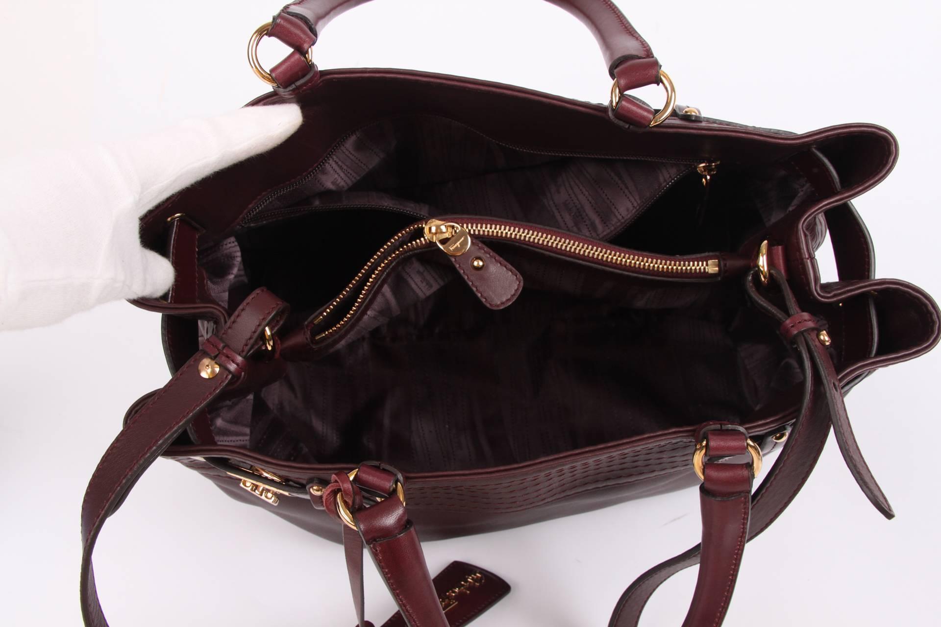 Salvatore Ferragamo Leather Buckled Tote Bag Visone - burgundy red In New Condition In Baarn, NL