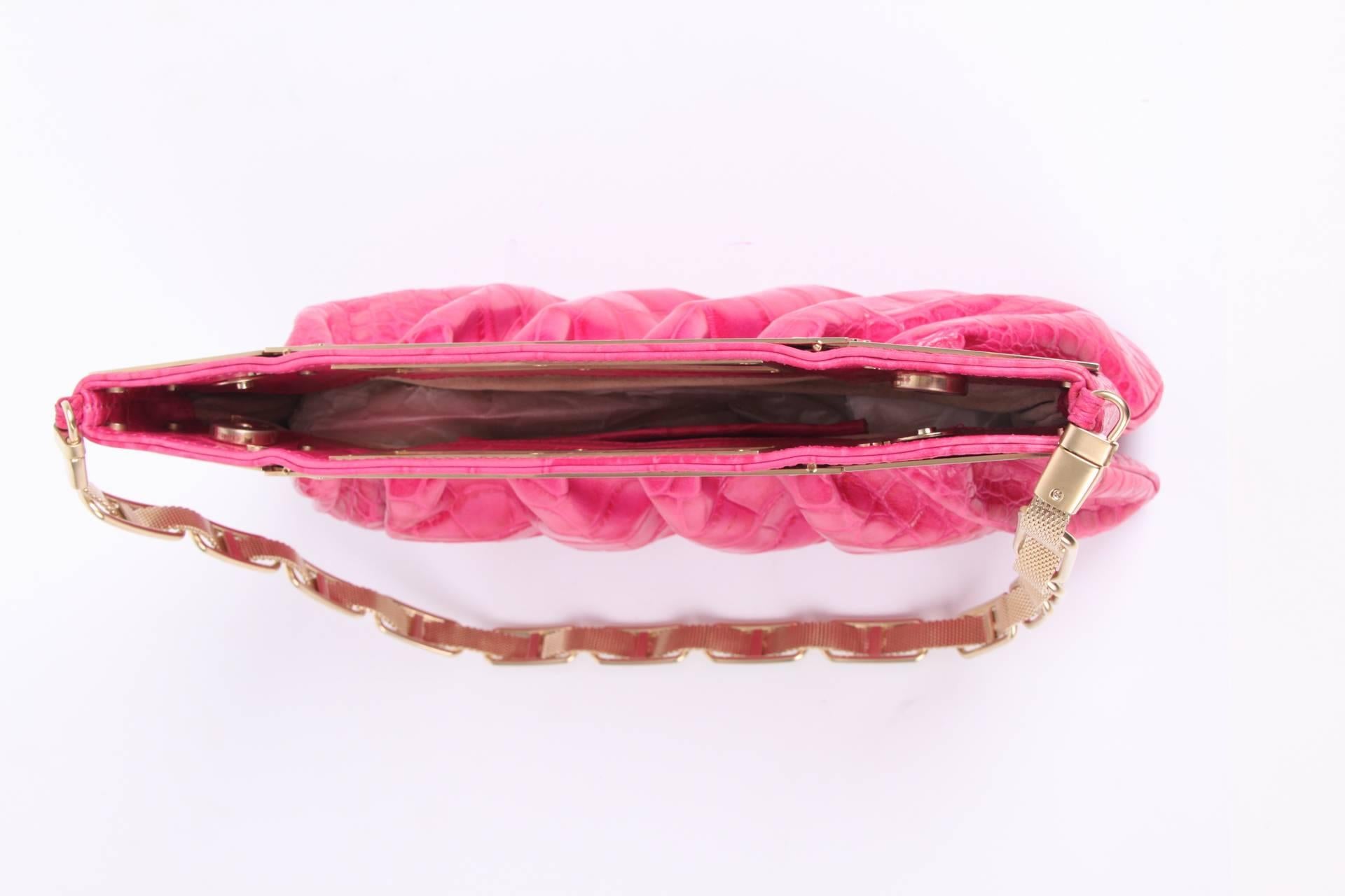 Versace Leather Clutch Croco Print - pink  In Excellent Condition In Baarn, NL