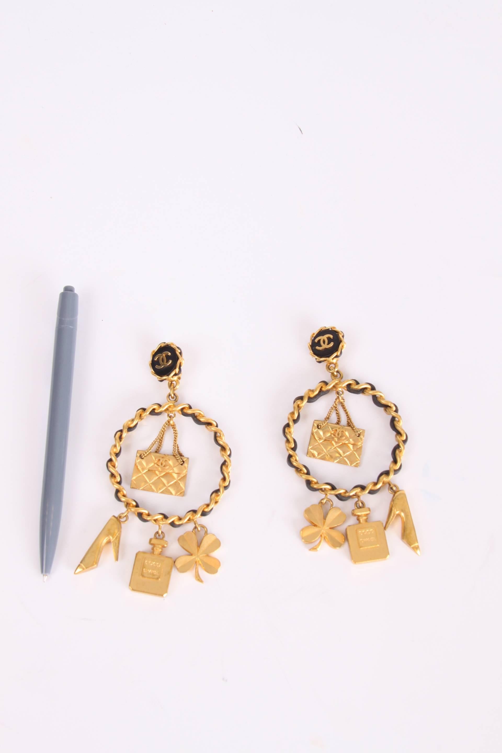 Rare vintage Chanel earrings in a rather large size, real statement pieces!

These gold-tone clip earrings have a diameter of 5,5 centimeters and hold as much as 4 charms which represent the iconic fashion brand: a four-leaf clover, Coco Chanel