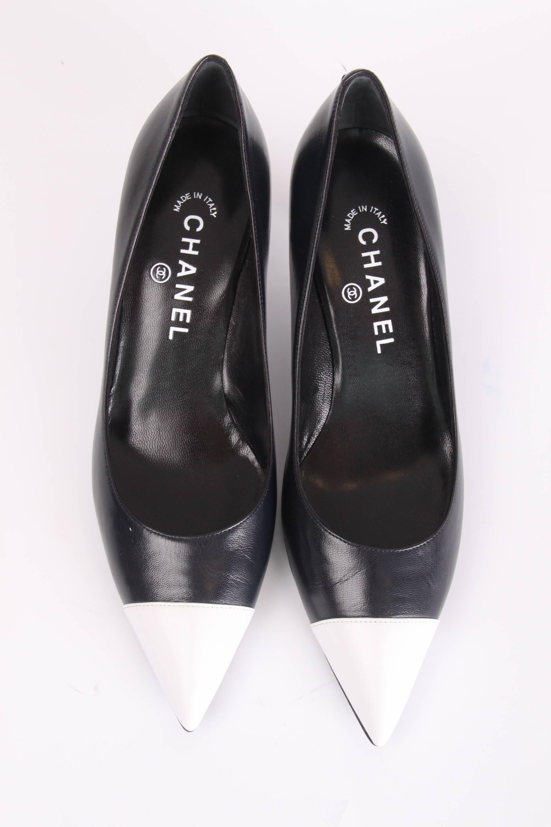 Chanel Pumps - dark blue & white leather  1