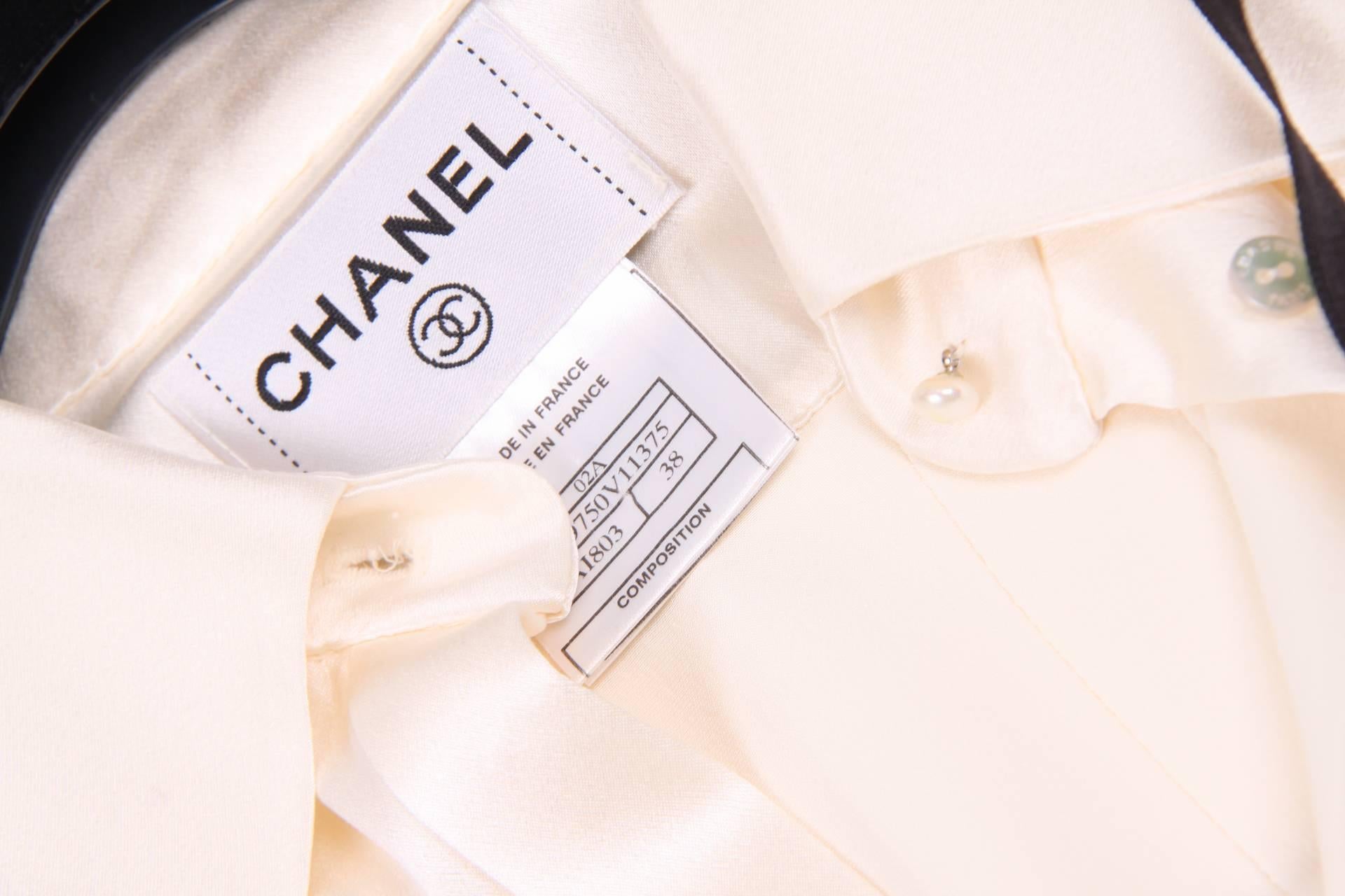  Chanel Silk Sleeveless Blouse - ivory white  In Excellent Condition In Baarn, NL