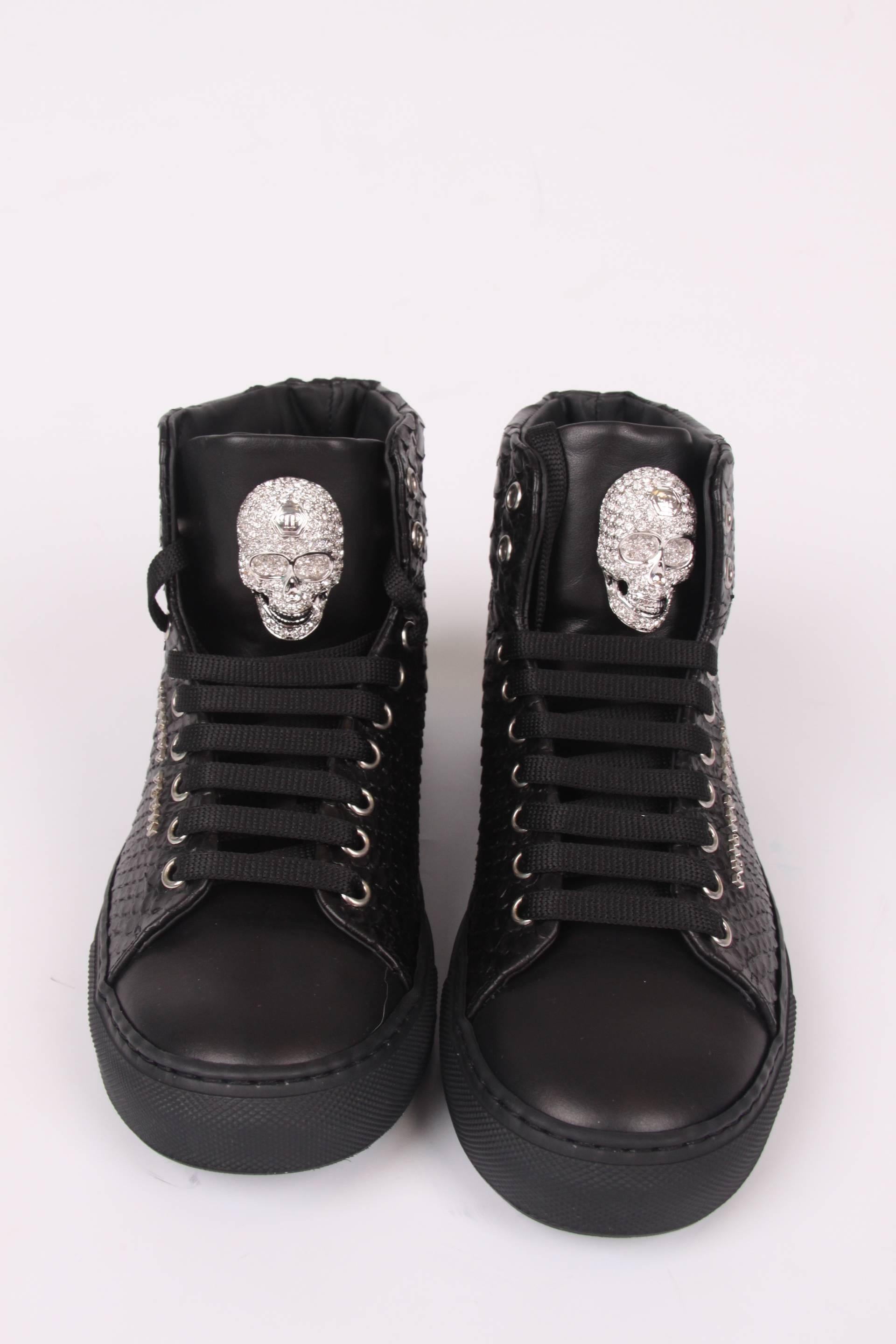 Mid-top sneakers by Philipp Plein with a skull at the front.

Crafted in black leather, the sides have been decorated with a python-look. The toe and tongue are made of smooth leather. On top of the tongue you will find the silver skull, which is