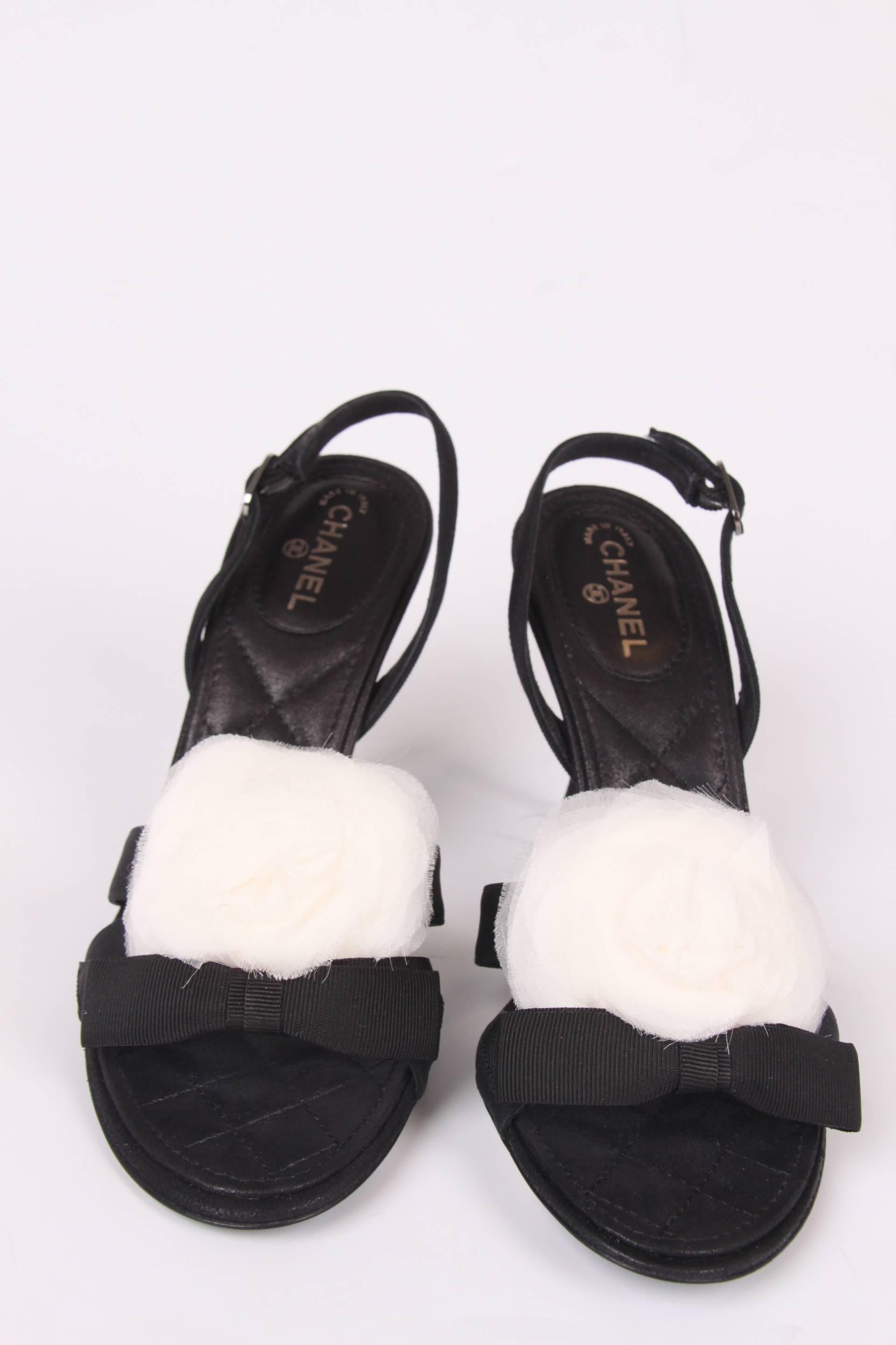 Women's Chanel Camellia Sandals - black & white