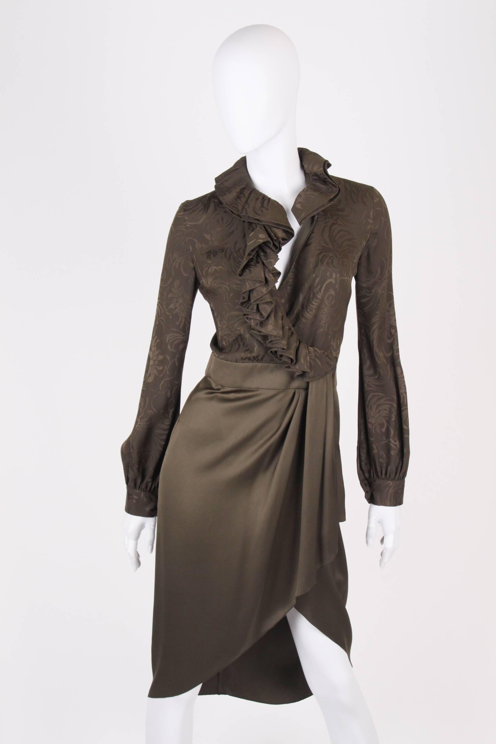This is one of our favorites! A silk wrap dress by Gucci in army green from the 2012 fall collection.

This lightweight dress has no lining. Long sleeves and a round double layered ruffle collar. The fabric of the upper part of the dress has a woven