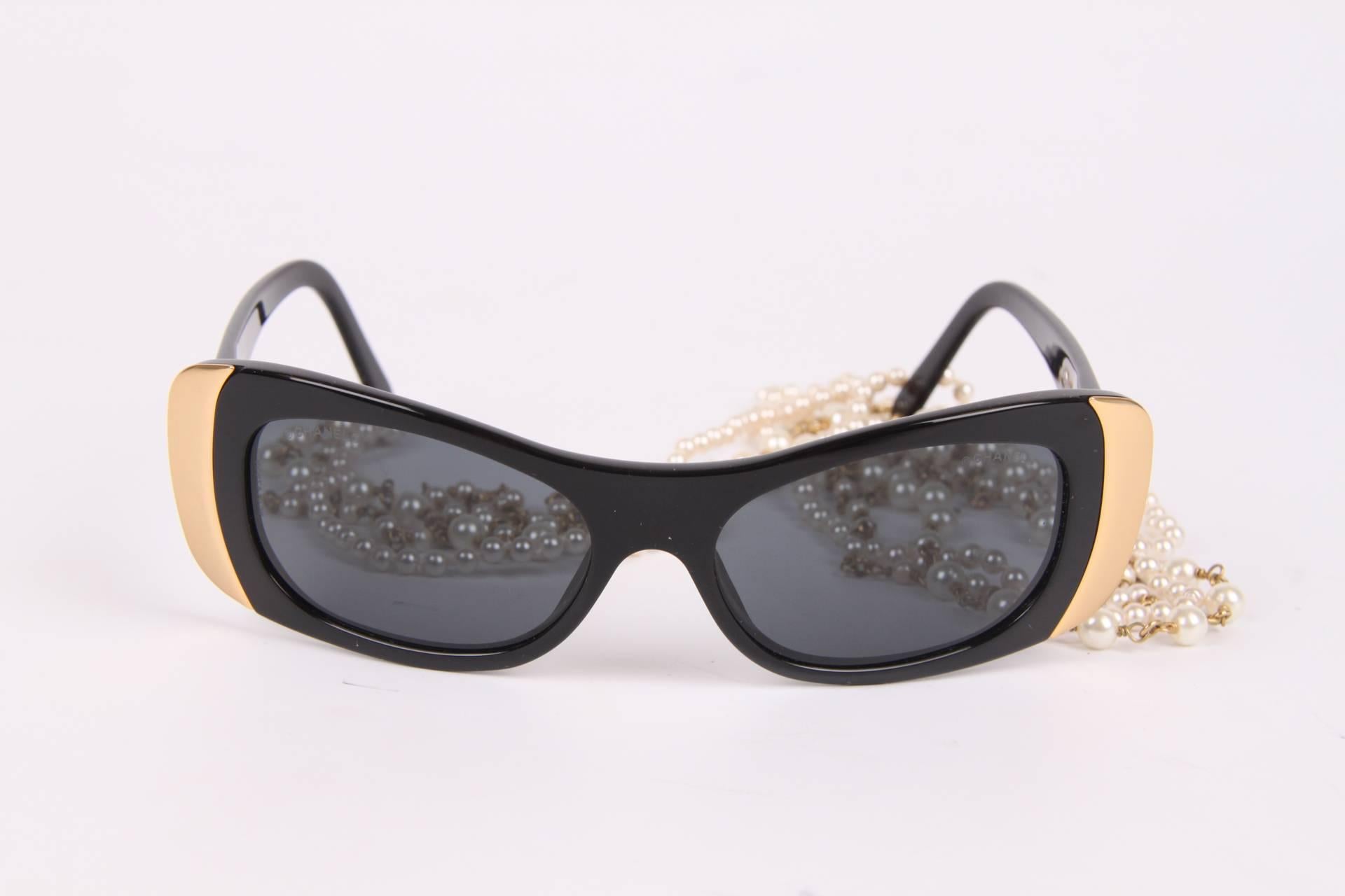 Yesss! We got our hands on another collector's item from the 2005 Spring Summer Pret-a-Porter Collection by Chanel.

These black Chanel sunglasses (model A 28891) are a real statement piece and a tribute to the exuberant decadence of that time. We