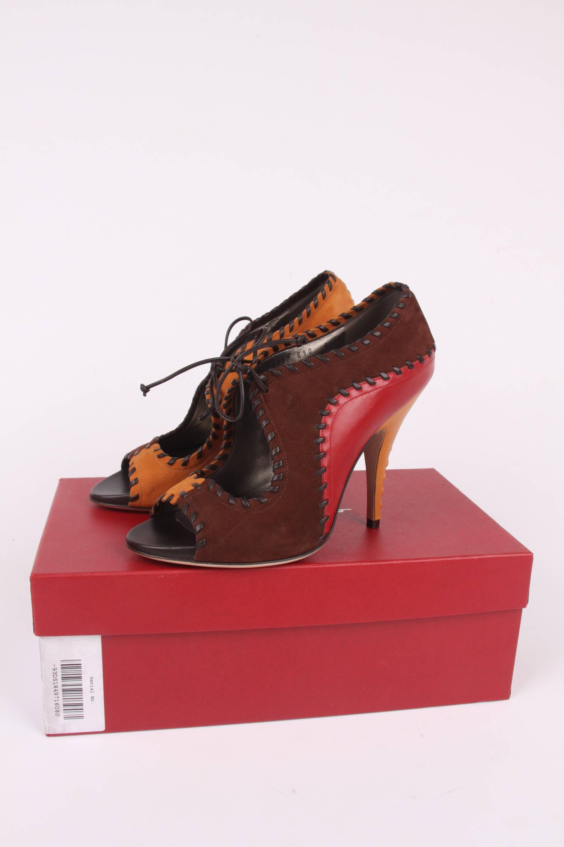 Peep-toe pumps in red, brown and camel coloured suede by Salvatore Ferragamo. Super sturdy!

A two-tone heel that measures 11,5 centimeters and a hidden platform of 1,5 centimeters. For closure a thin dark brown leather strap is added. Fully lined
