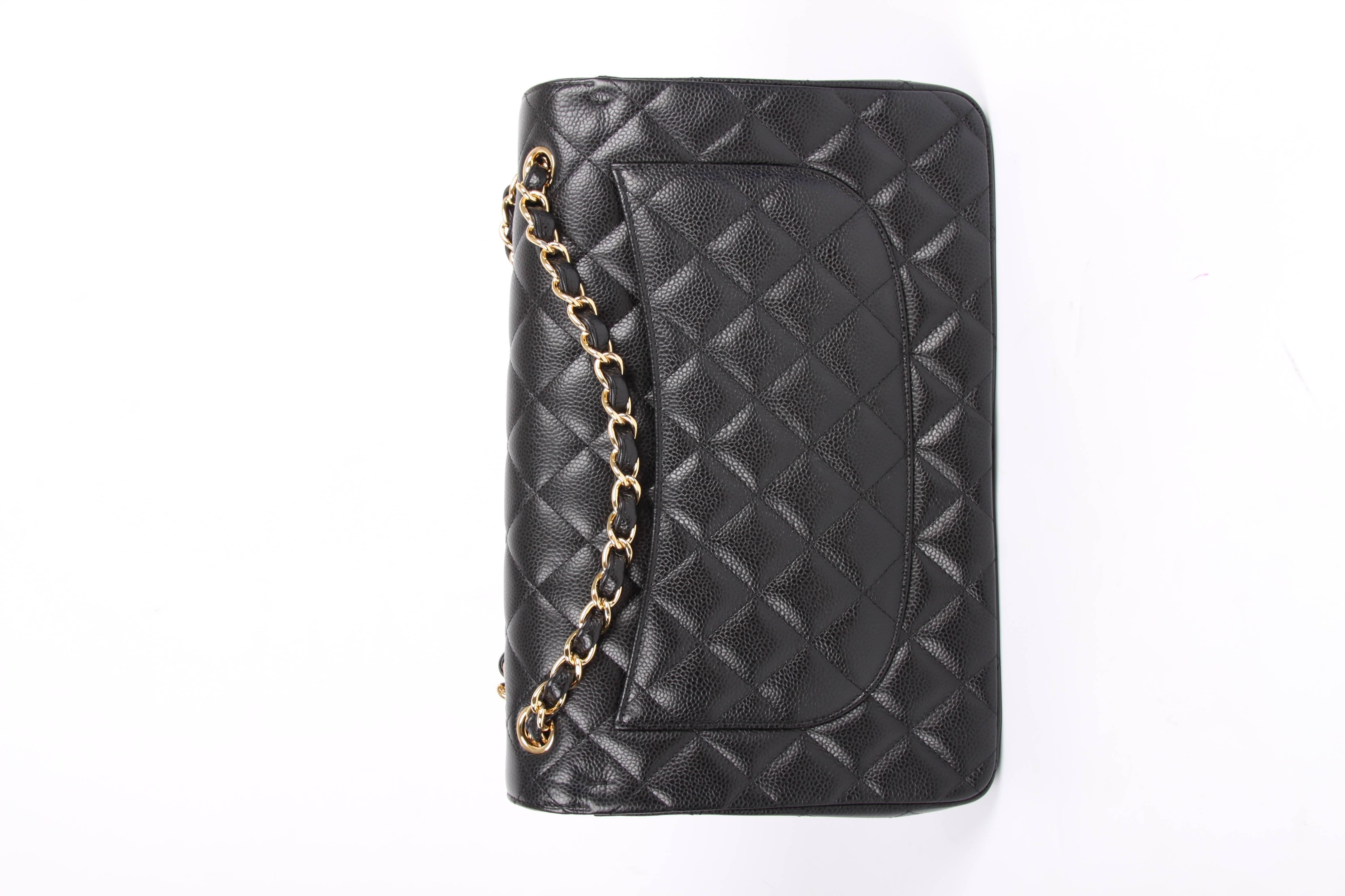       Chanel 2.55 Timeless Jumbo Double Flap Bag - black caviar leather/gold Cha In Excellent Condition In Baarn, NL