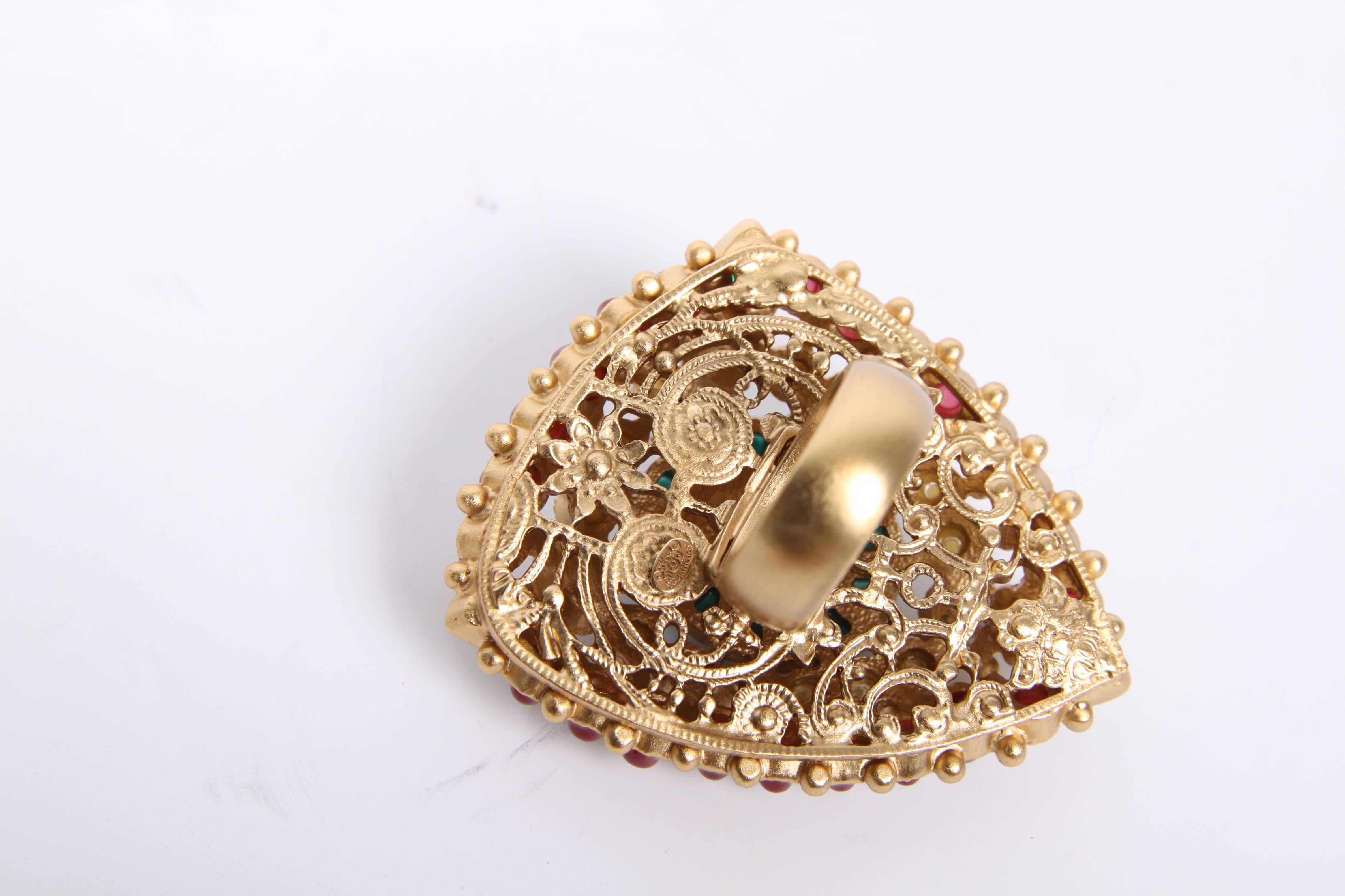   Chanel Oversized Ring - gold    In Excellent Condition For Sale In Baarn, NL
