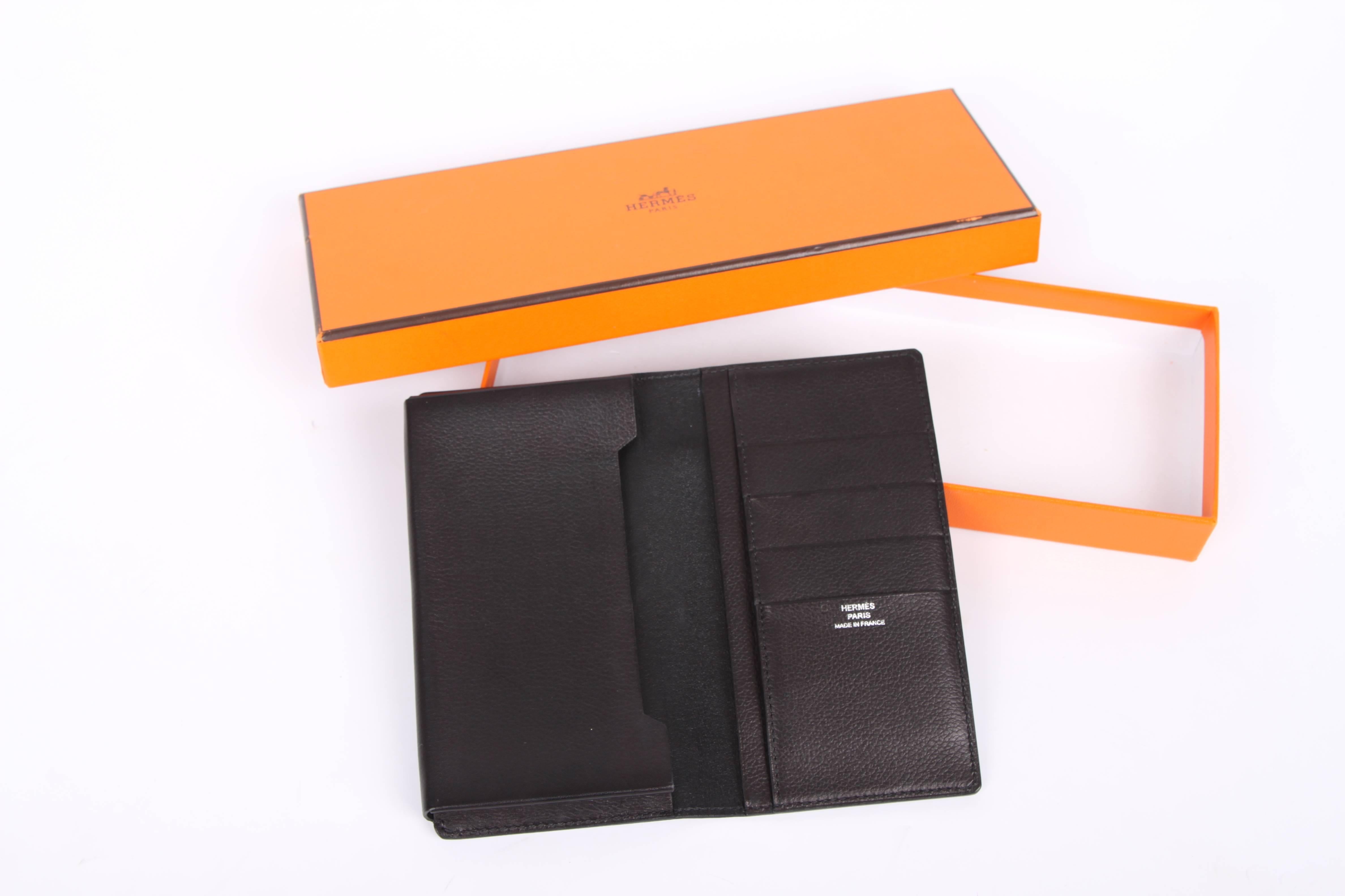 Hermès crafted this handy case for your smartphone; the Hermès Smart Case Large.

Made of black Gulliver Swift leather, 4 card slots and two additional pockets. And of course a pocket for your smartphone.

Has been used, but still in good condition,