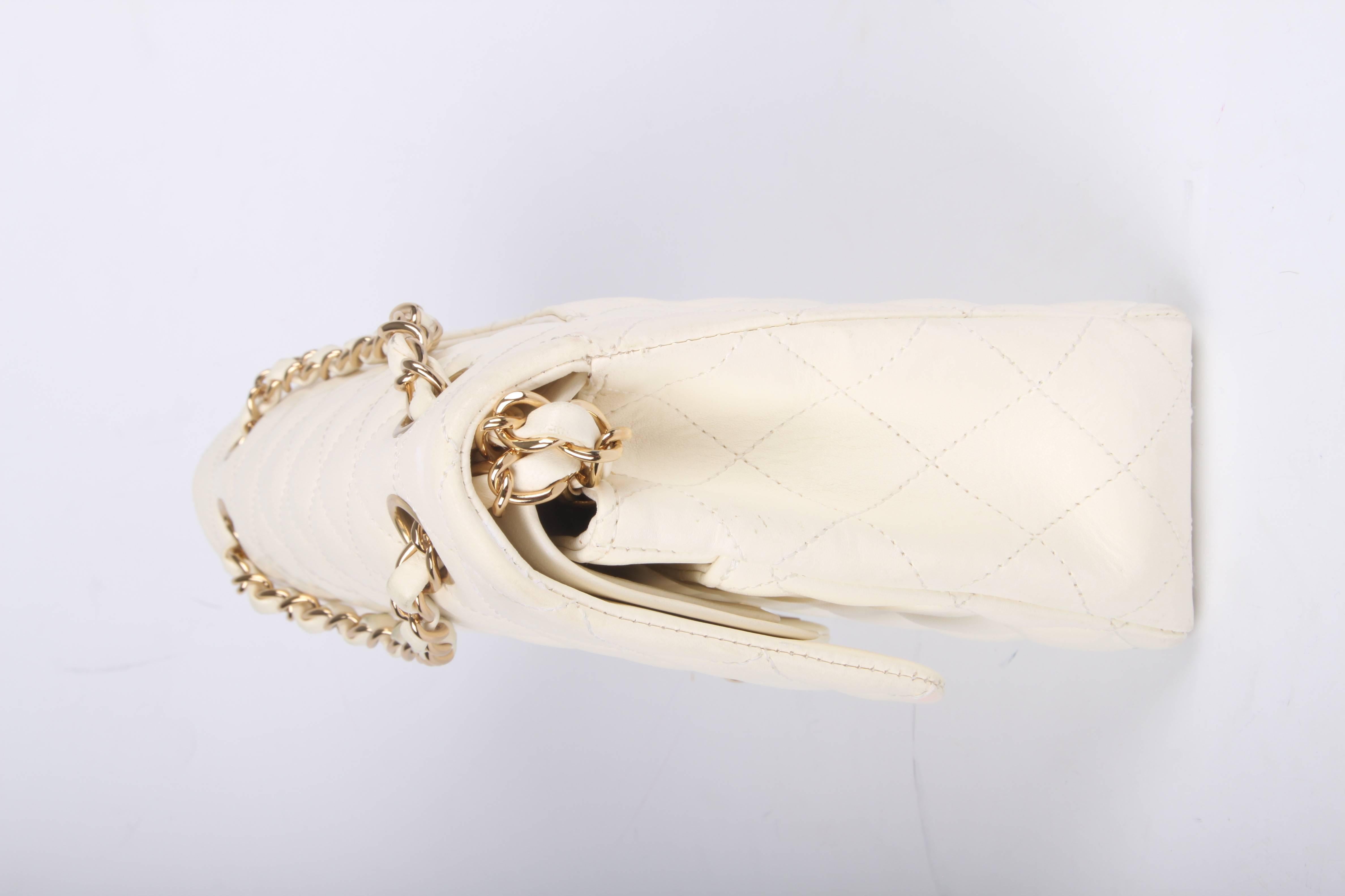 Chanel 2.55 Medium Classic Double Flap Bag - ivory white/gold In Fair Condition In Baarn, NL