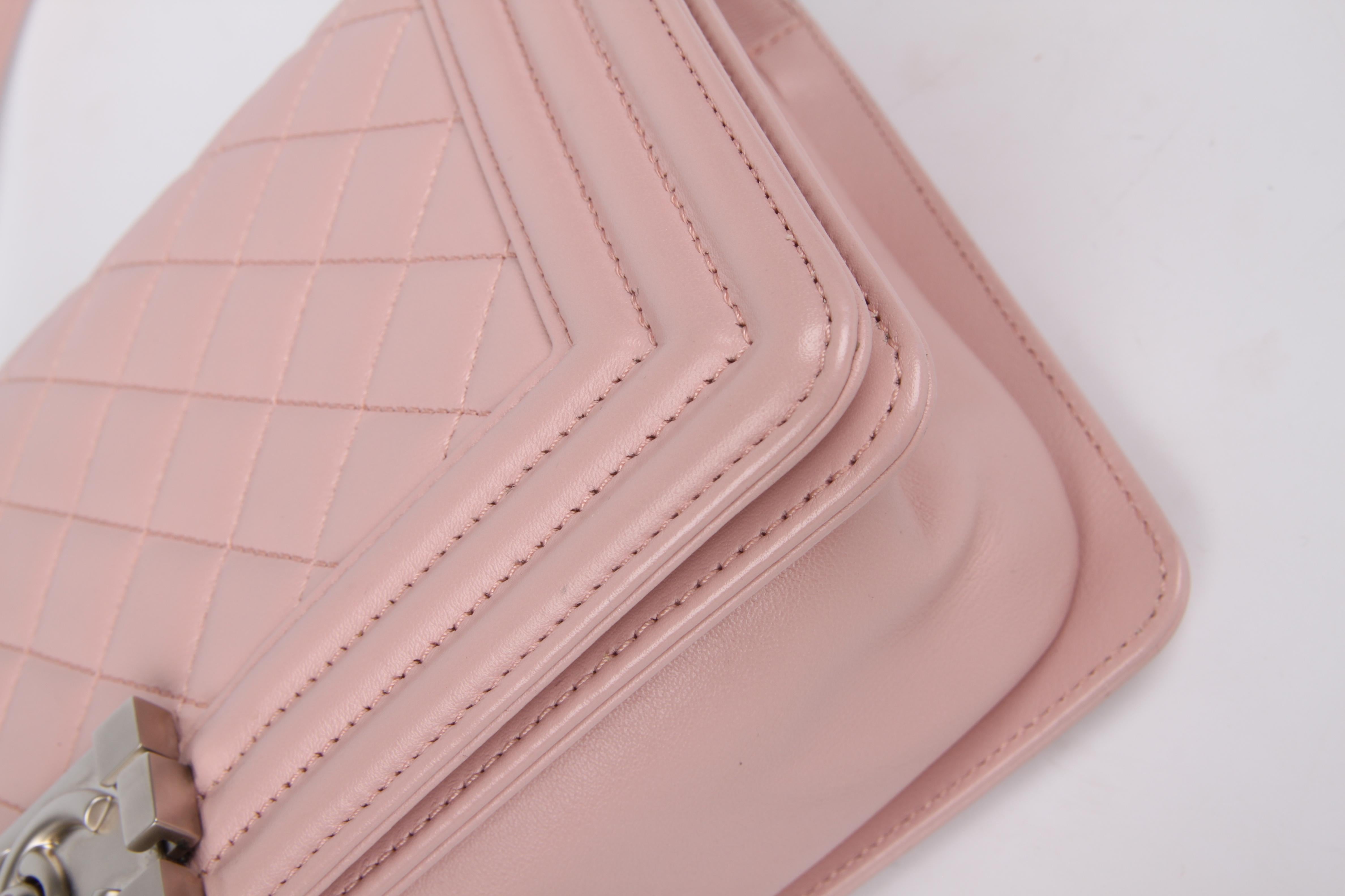 Chanel Le Boy Bag Medium - dusty pale pink For Sale 2