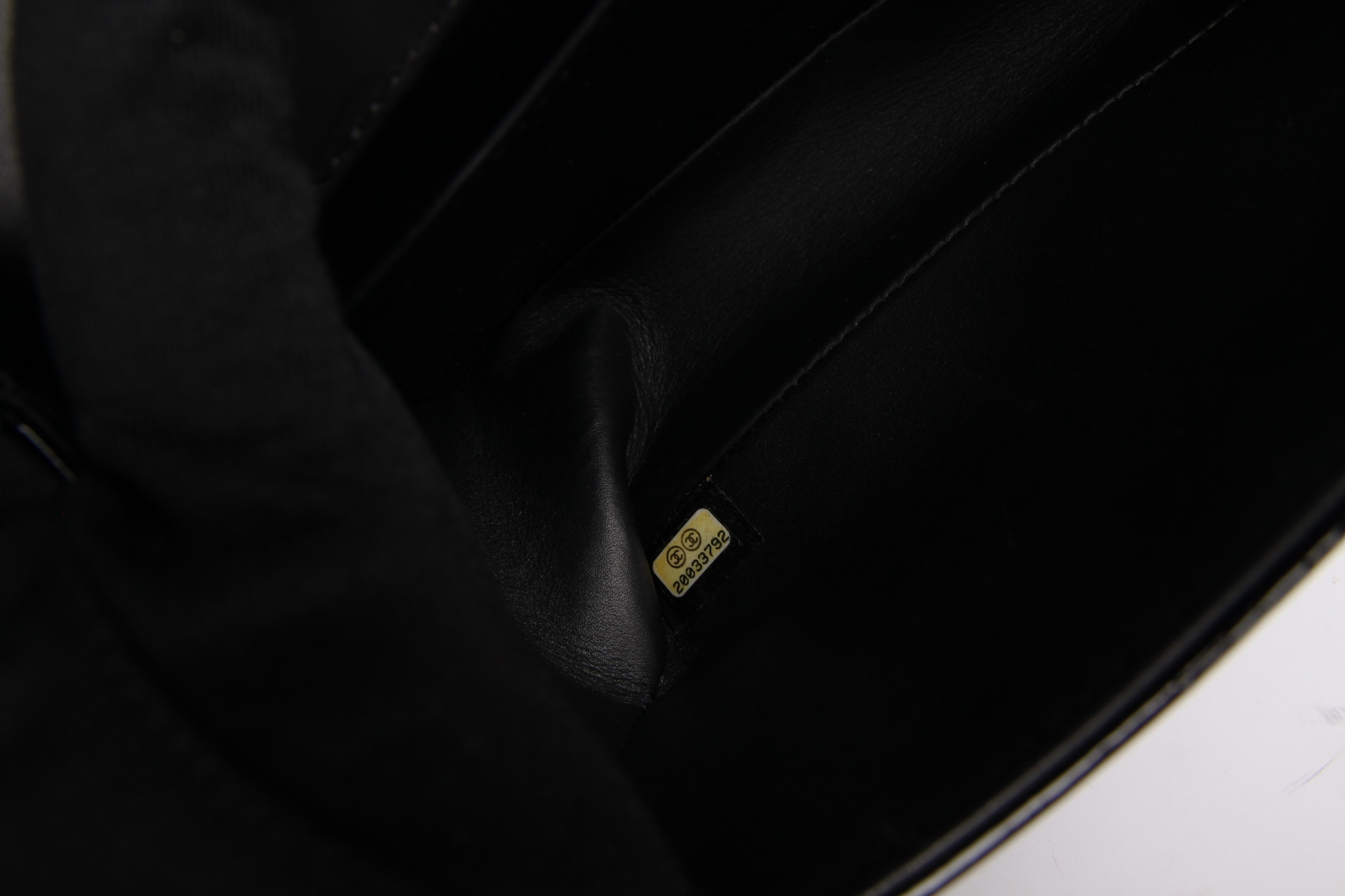 Chanel Le Boy Bag Python Leather Medium - black For Sale 2