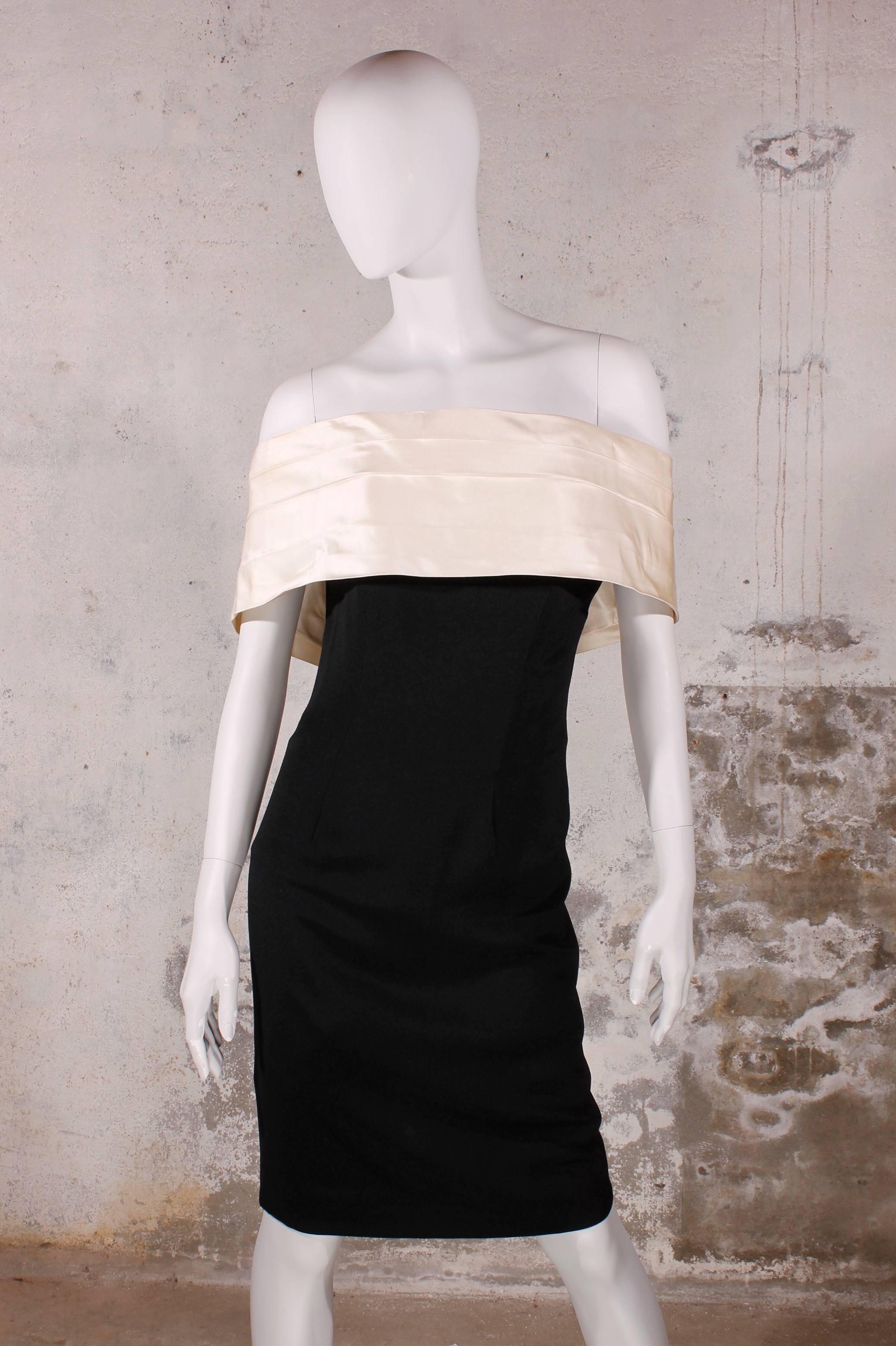 The dream of every designer vintage lover! A Christian Dior Avant Garde Tuxedo cocktaildress straight from the eighties.
A white layered silk collar compliments this off-the-shoulder dress which has a low cut on the back. The white collar becomes a