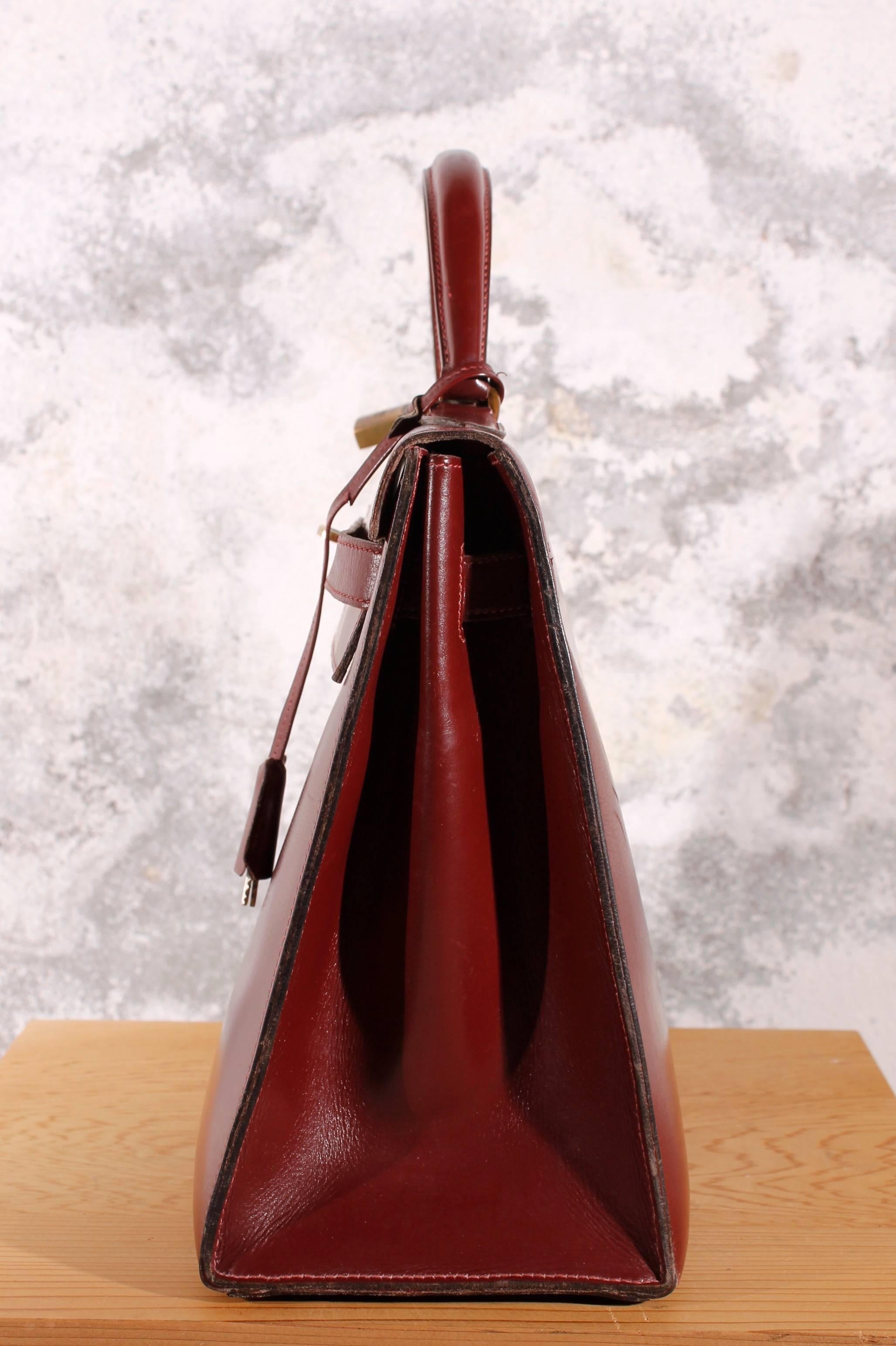 1960 Vintage Hermès Kelly Bag 32 Burgundy In Excellent Condition In Baarn, NL