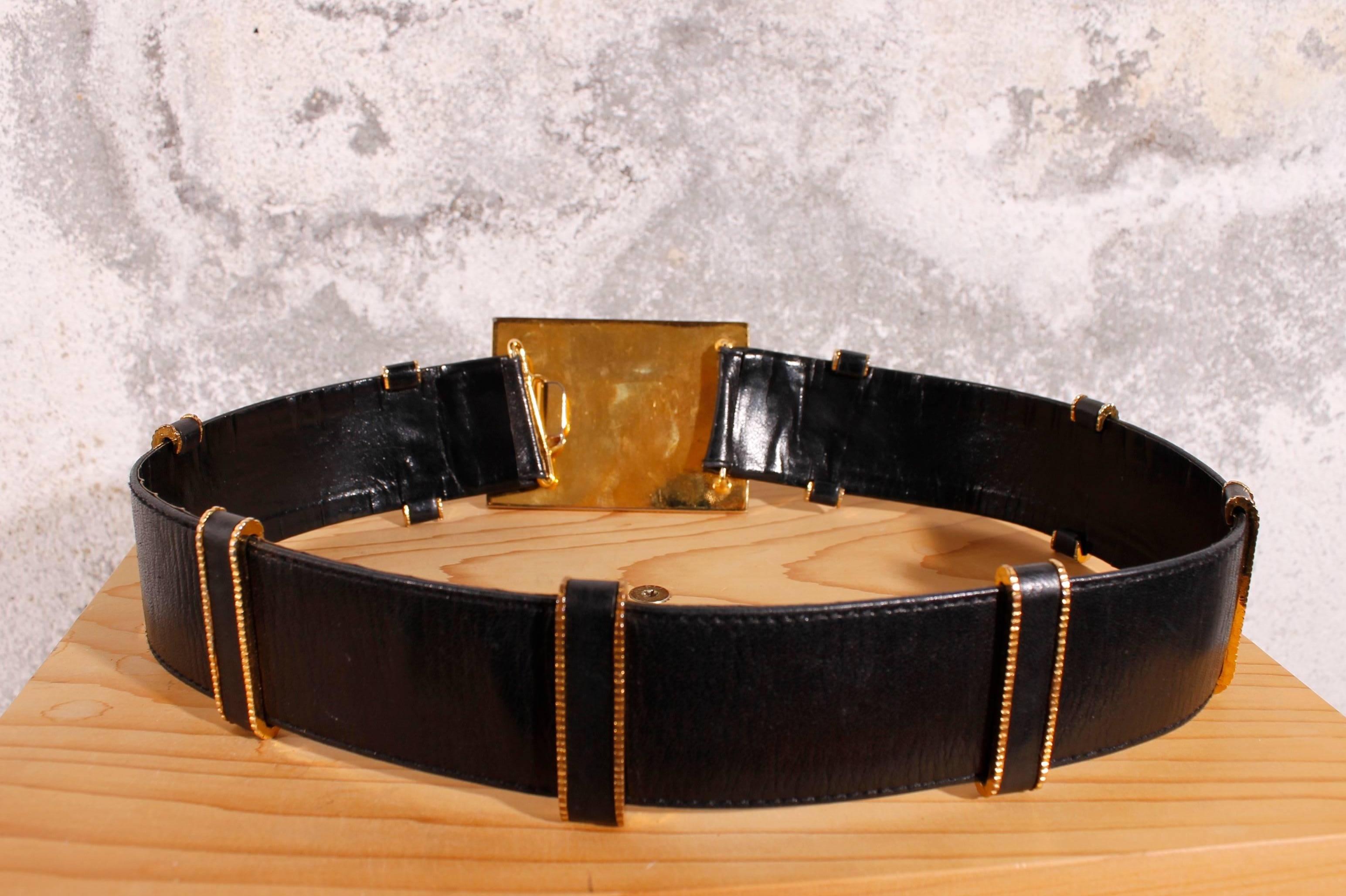 Vintage Chanel belt from the eighties! How cool is this one?!

The large buckle on the front is made of goldtone metal with black leather details. The golden metal 'frames' the large CC-logo in the middle.
At the back of the buckle is a little