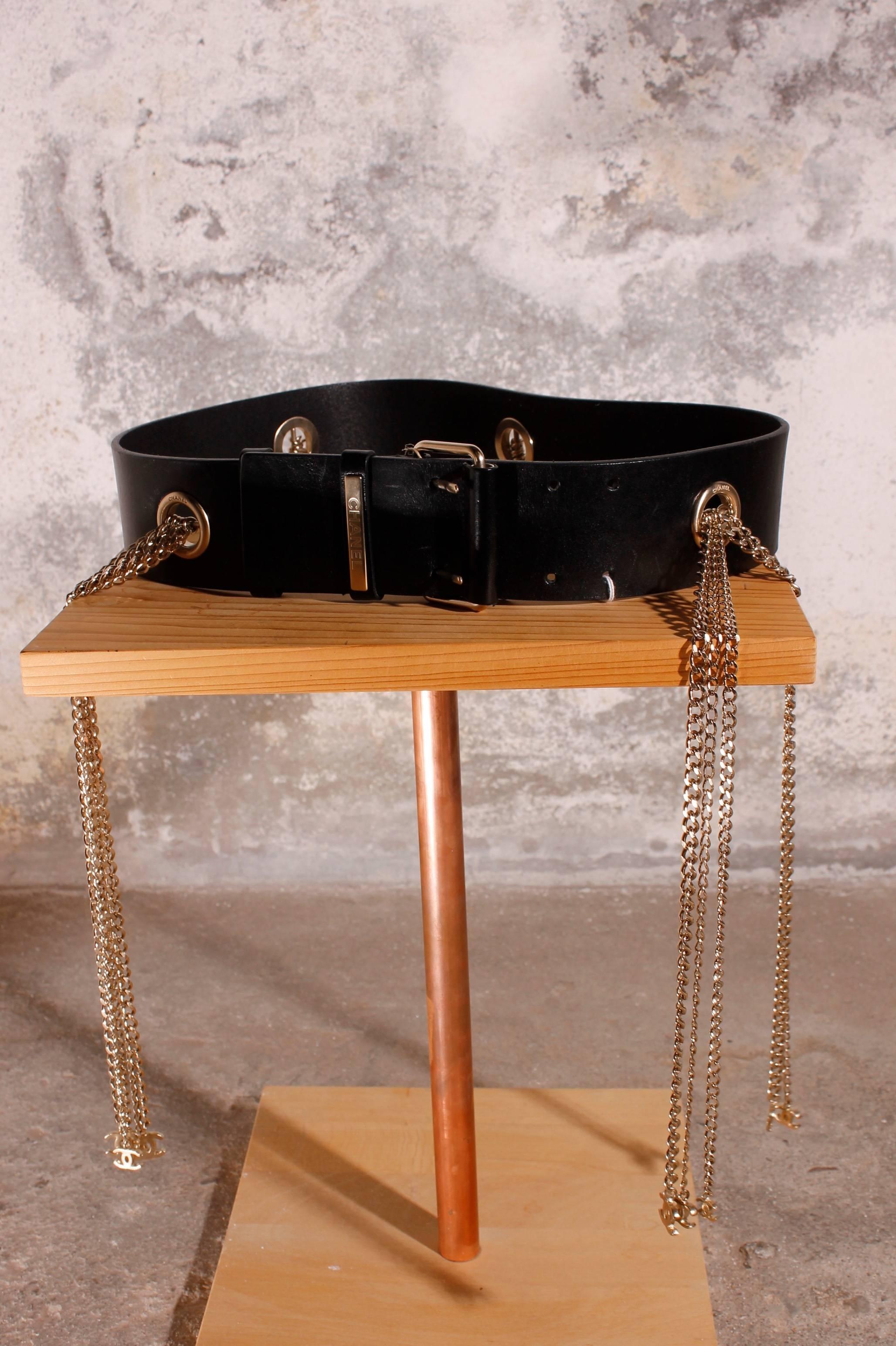 Chanel Leather Belt with Silver Chains CC-logo In New Condition In Baarn, NL