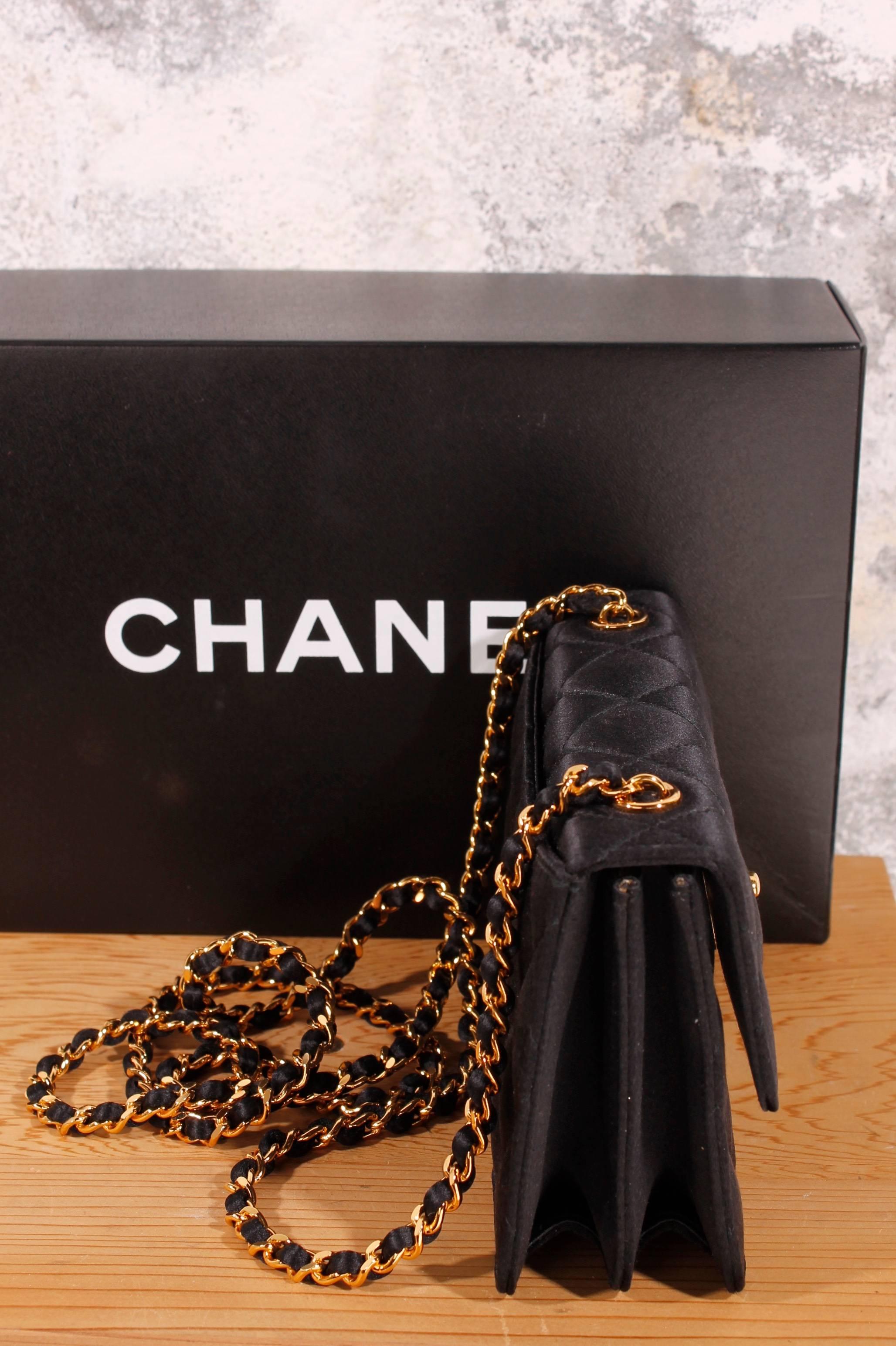 1998 Vintage Chanel clutch - black silk In New Condition In Baarn, NL