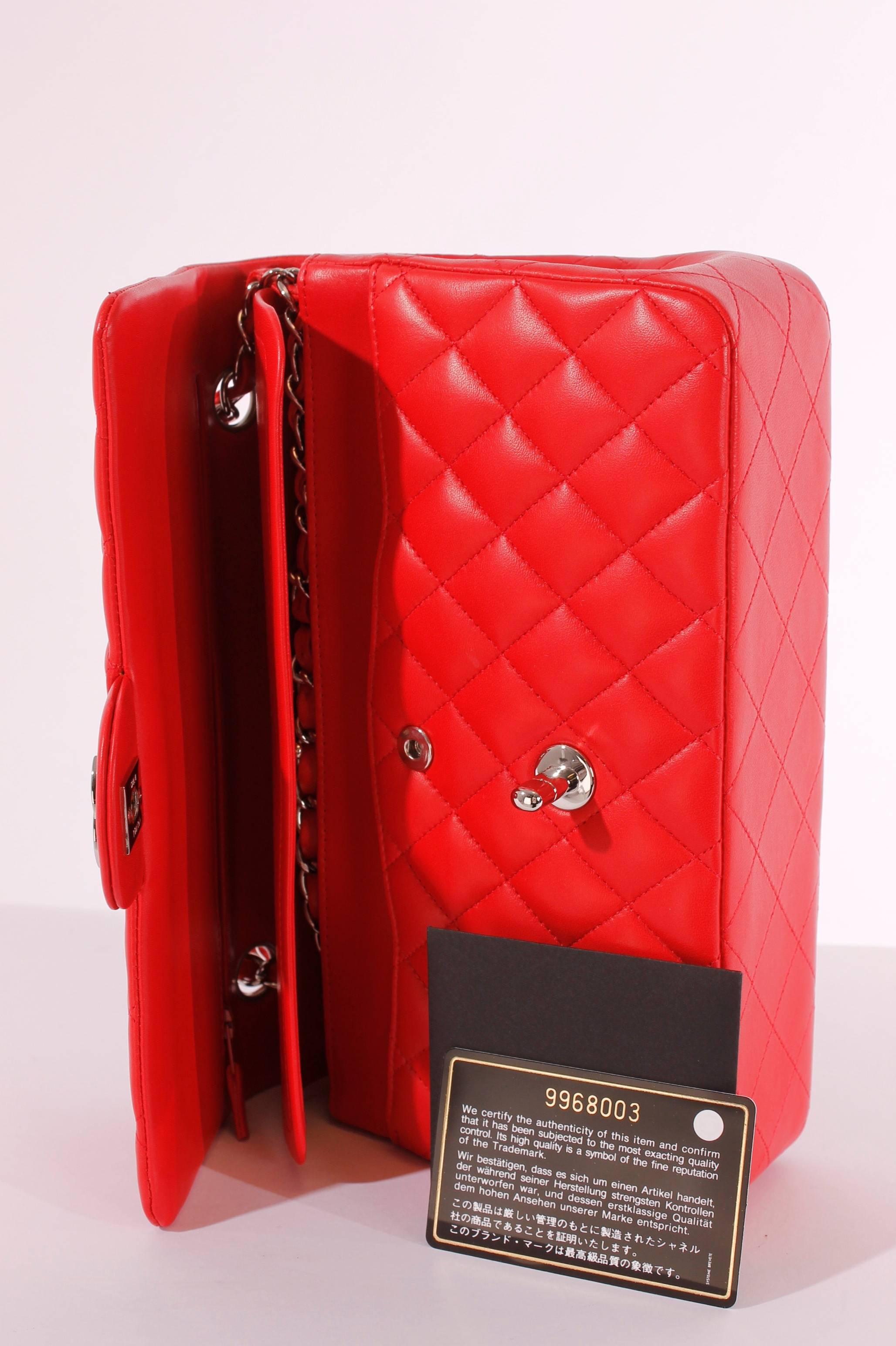 2005 Chanel 2.55 Medium Classic Double Flap Bag - red/silver In New Condition In Baarn, NL