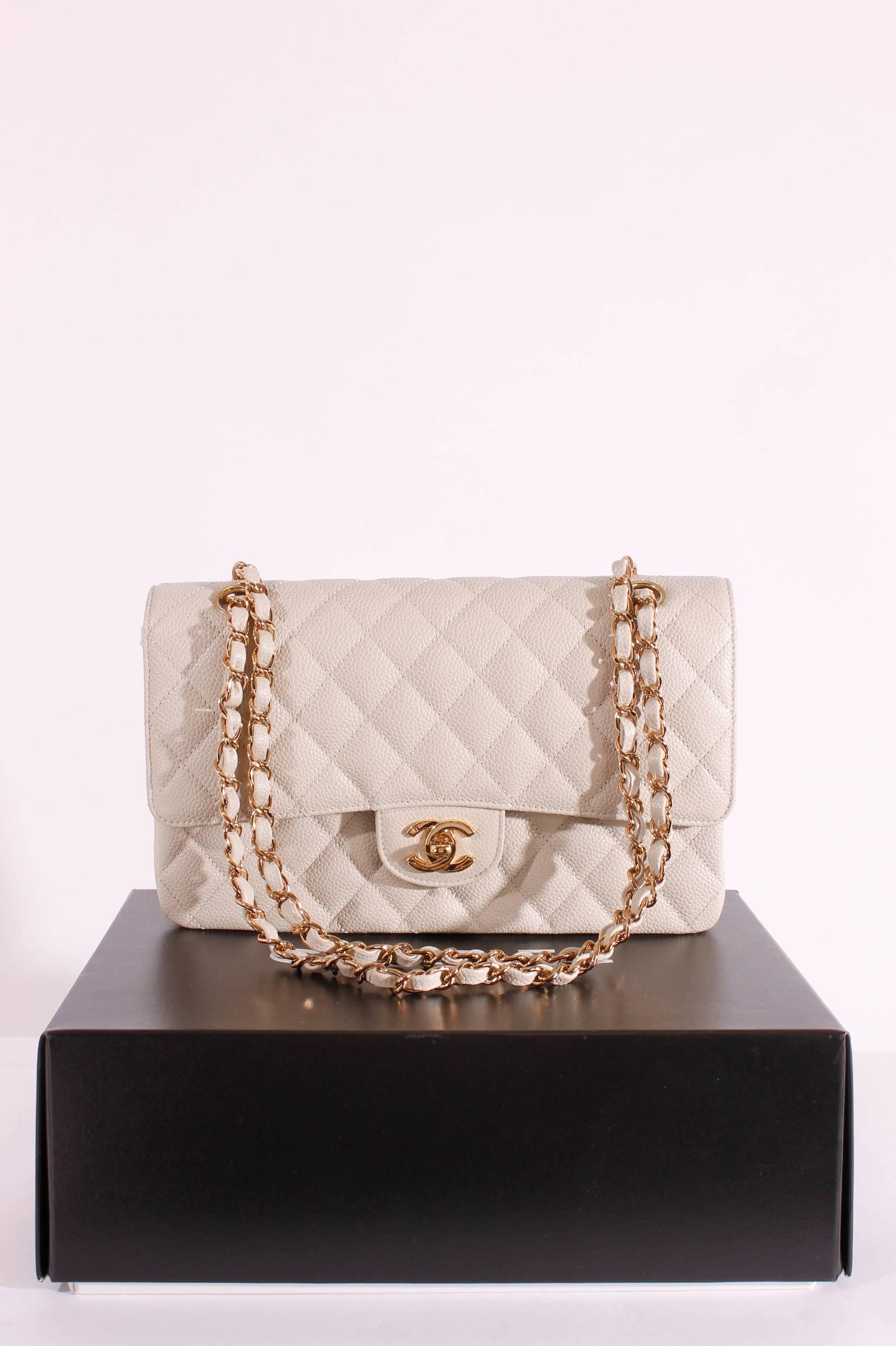 Classic bag by Chanel in very light gray caviar leather, this piece is like new! The colour of this bag is very hard to describe, it is also kind of beige or sand. However, this colour goes well with almost anything.

This 2.55 medium double flap