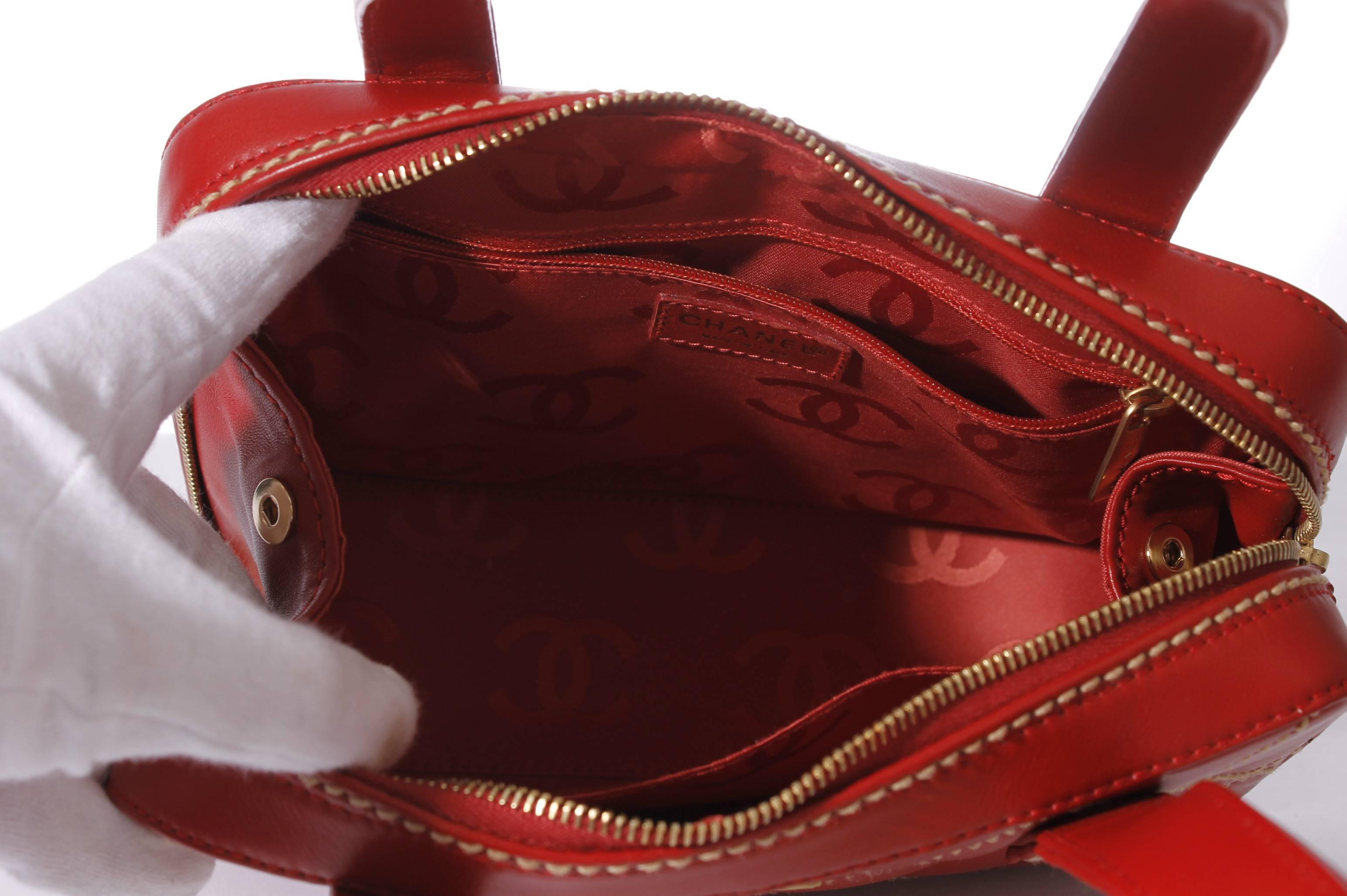 Chanel Wild Stitch Quilted Zip Tote Bag - red calf leather In New Condition In Baarn, NL