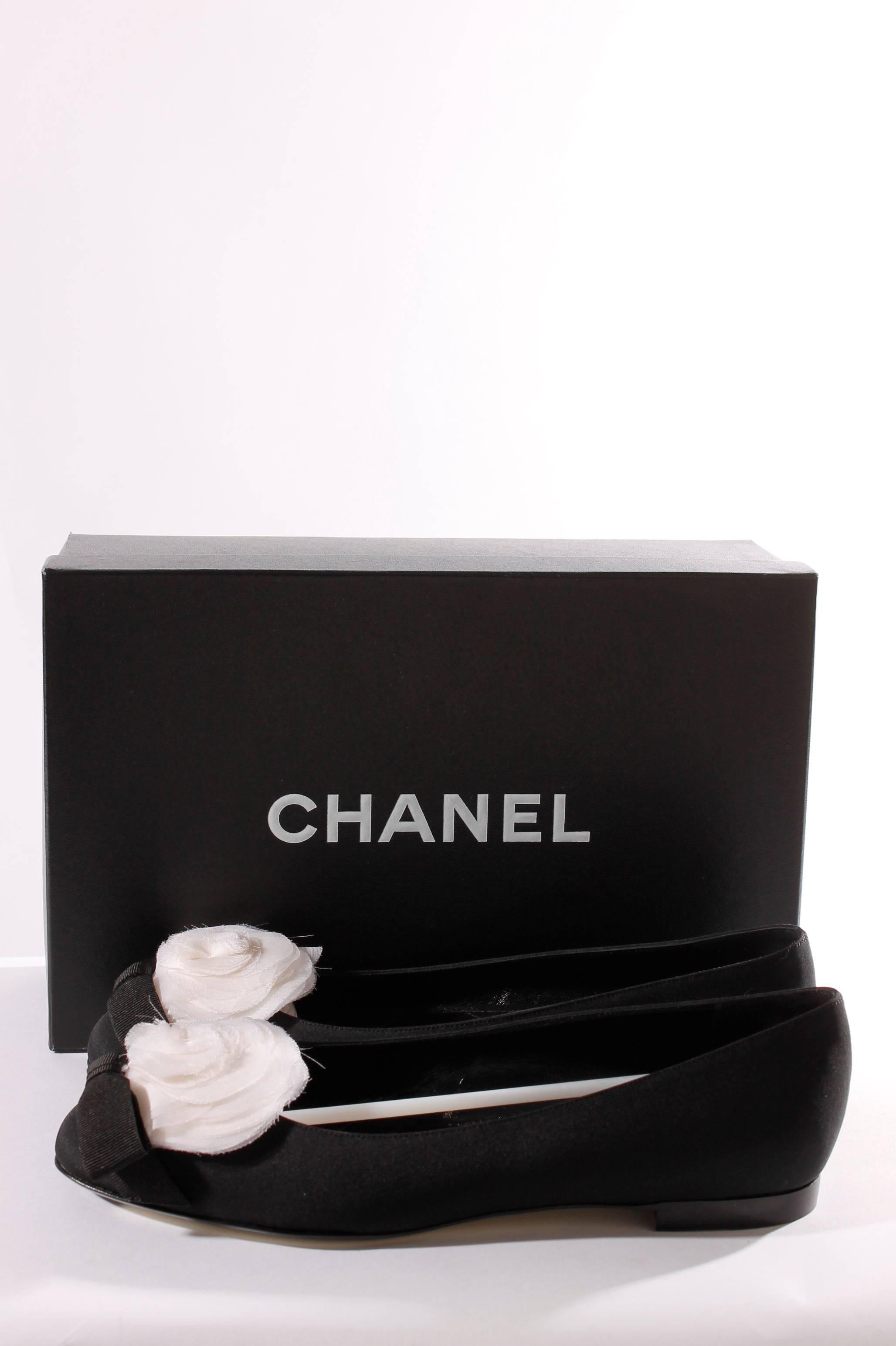 Chanel Satin Camellia Flats - black/white In New Condition In Baarn, NL