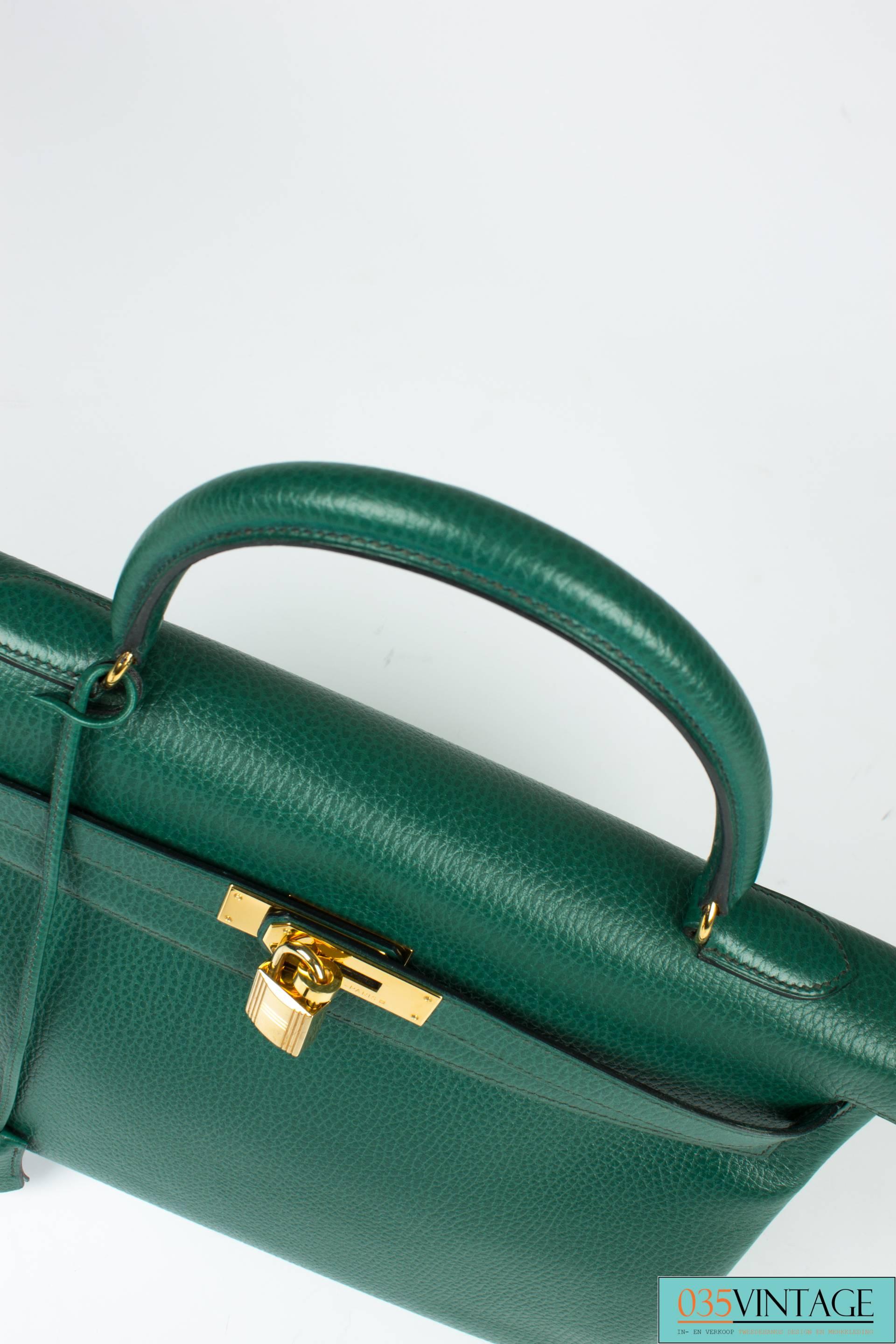 Hermès Kelly Bag 35 Clemence Leather - Emerald Green  In Excellent Condition In Baarn, NL