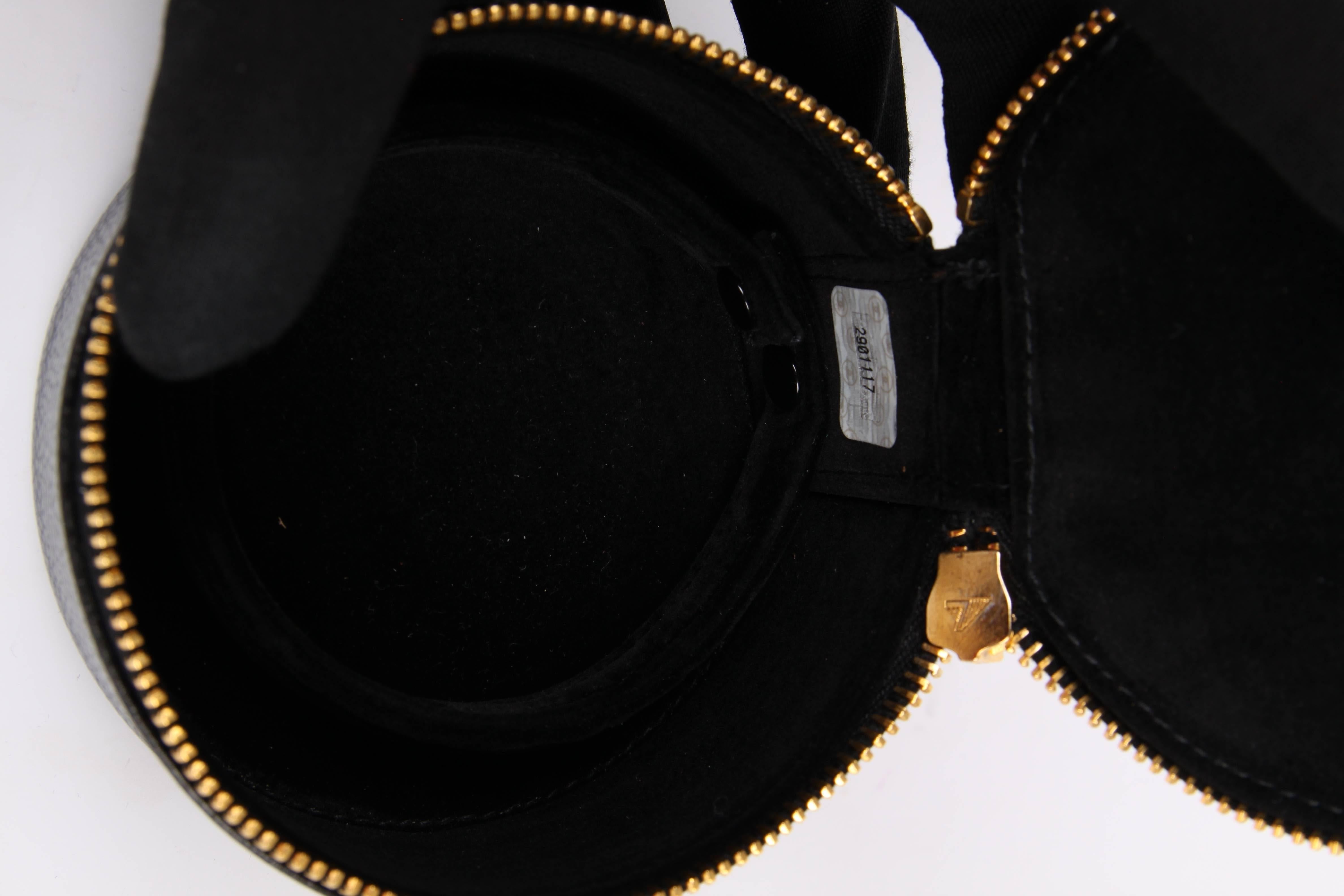 Black Chanel CC Caviar Leather Jewelry Case / Round Pouch Bag - black 1991