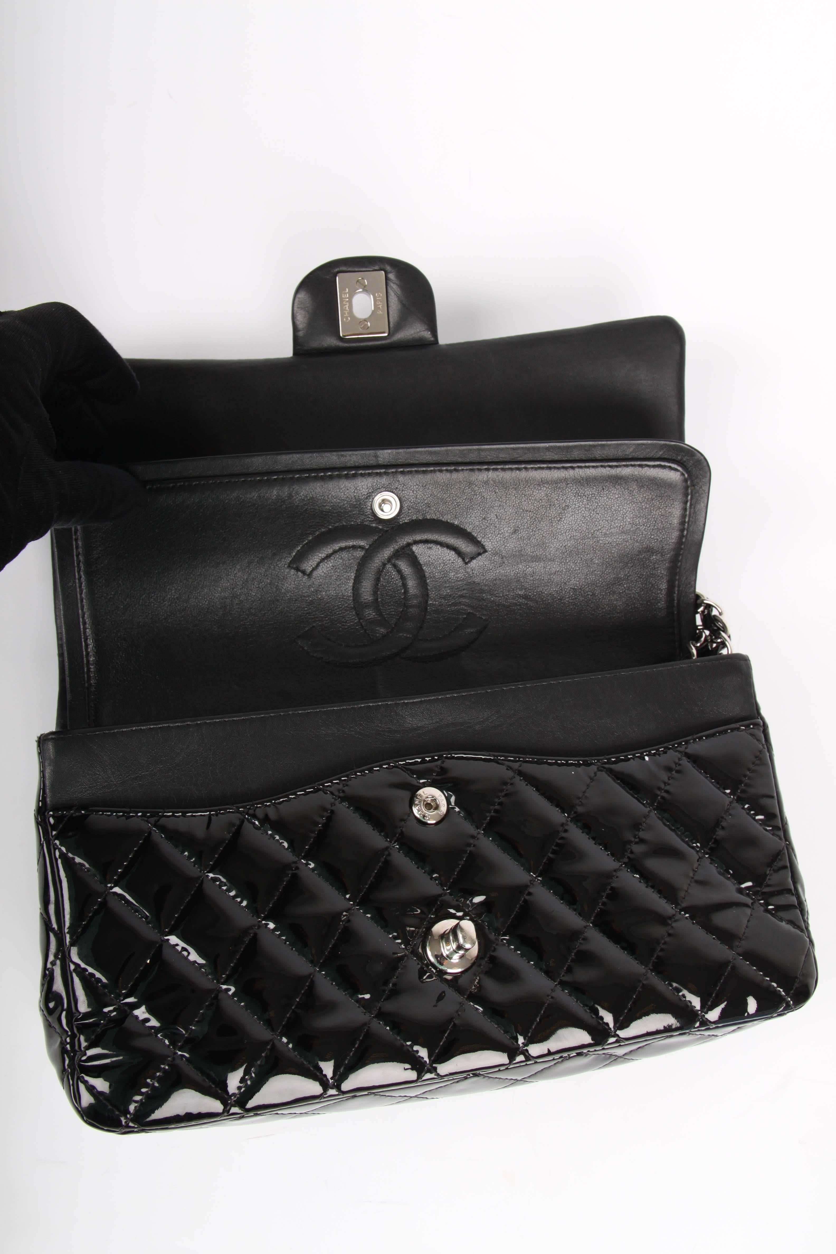 Black Chanel 2.55 Timeless Medium Double Flap Bag Patent Leather - black For Sale
