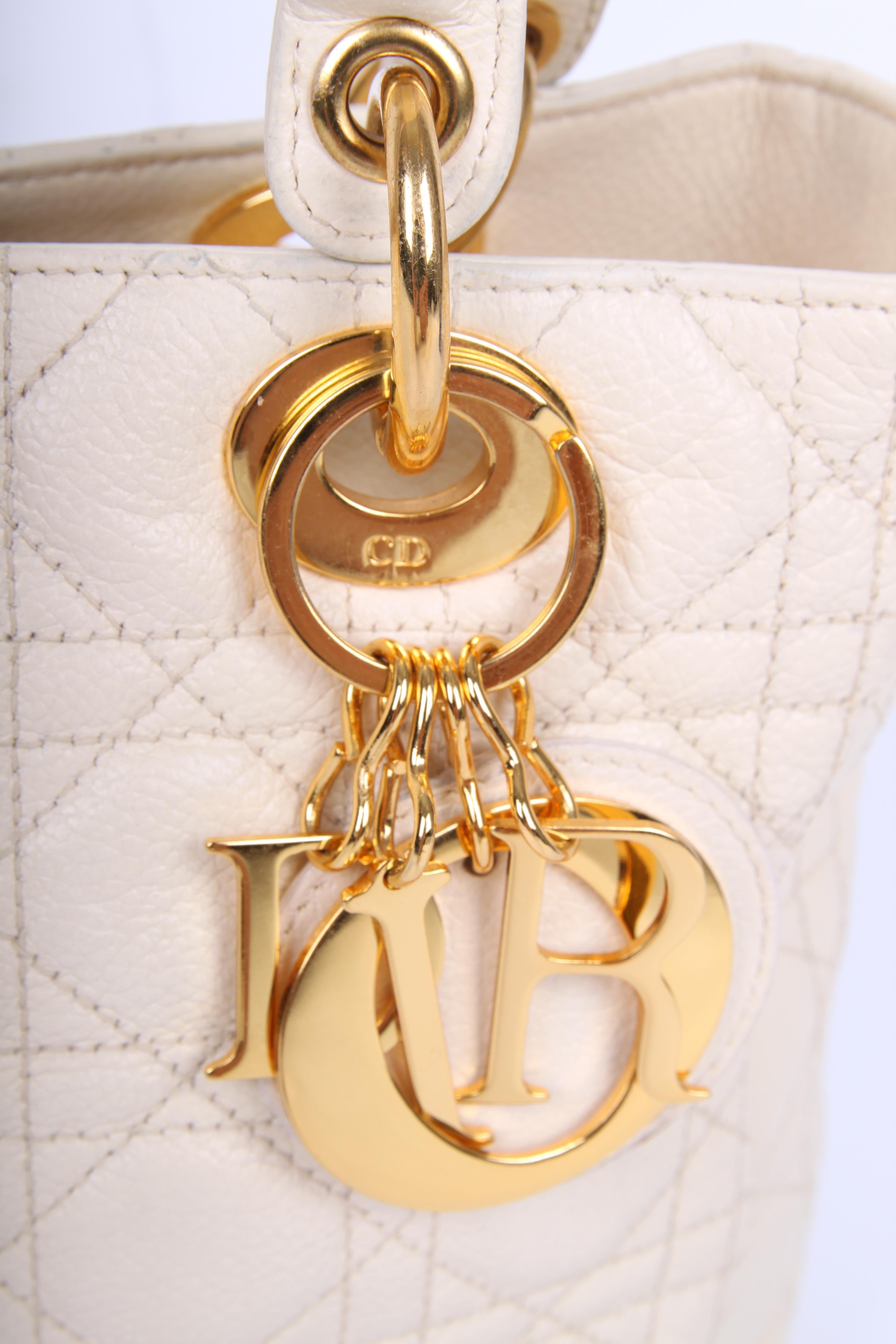 Oooh la laaaa! A marvellous bag by Dior... The My Lady Dior Bag!

This cutie is made of soft grained calfskin leather, quilted in the famous diamond pattern. Two stirdy handles on top, on one of them you will find four large gold-tone charms that